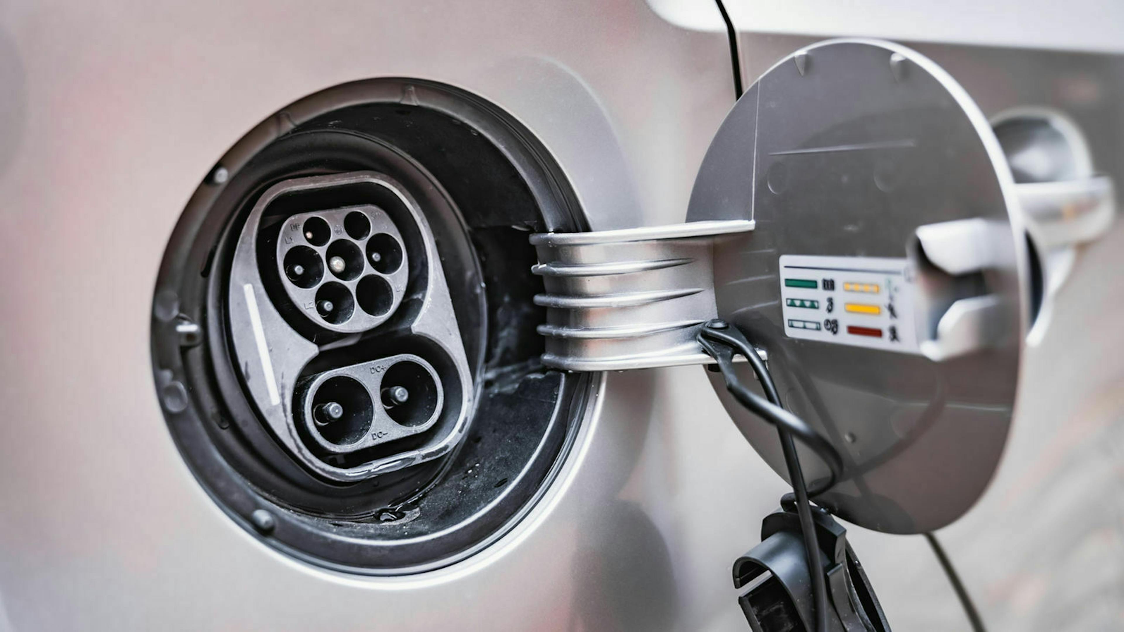 VW e-Up Detailansicht Ladestecker