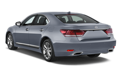 Silberner Lexus-Limousine von hinten, zeigt stilvolle Rückleuchten, glänzende Felgen und Doppelauspuff. Elegantes und modernes Fahrzeugdesign.