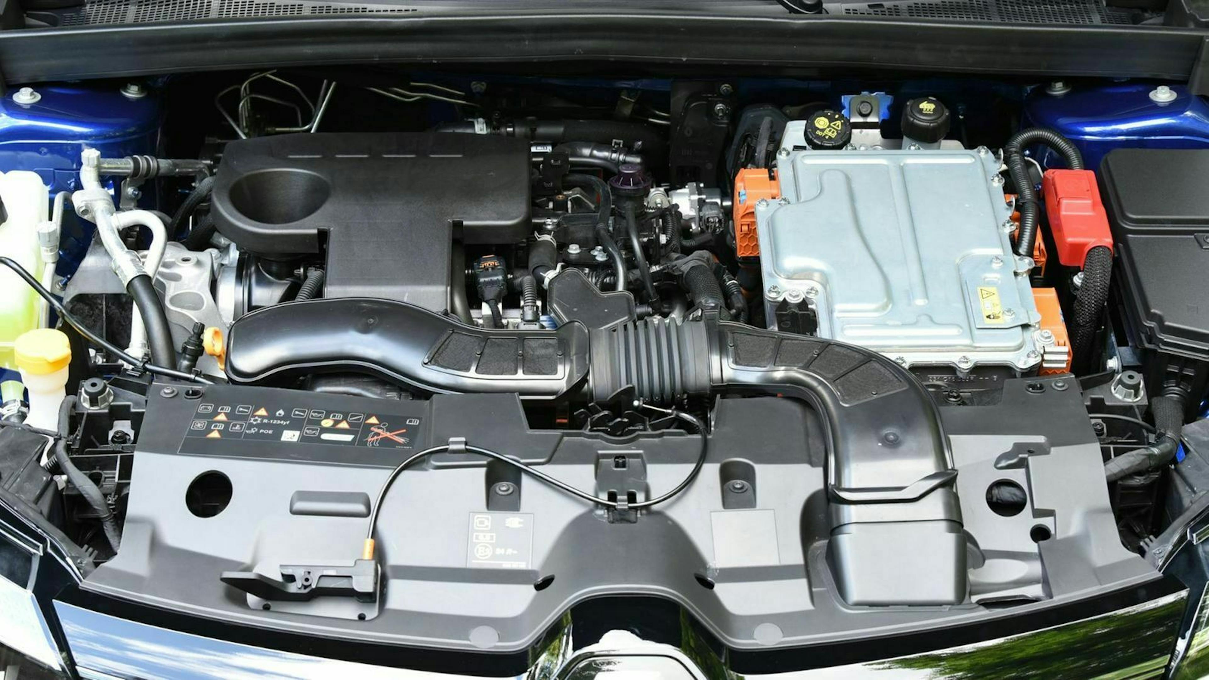 Zu sehen ist der Motor des Renault Mégane Grandtour E-Tech