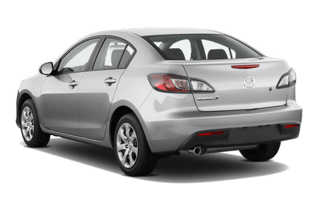 Silberner Mittelklassewagen von hinten, mit markanten Rücklichtern und ovalem Auspuffrohr auf weißem Hintergrund.