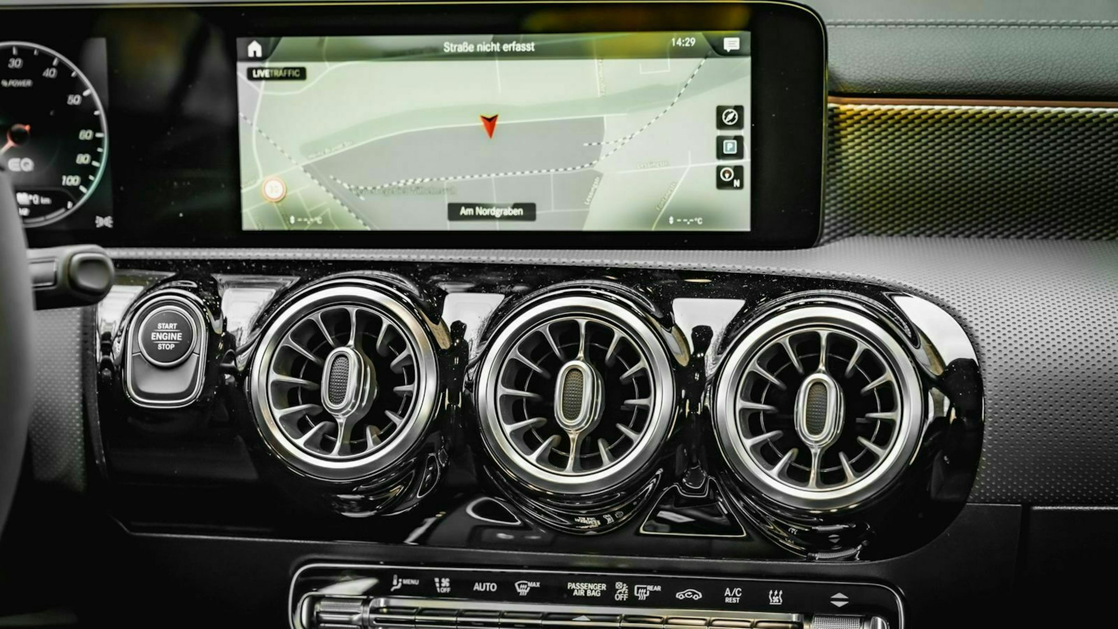 Mercedes-Benz CLA Shooting Brake Mittelkonsole