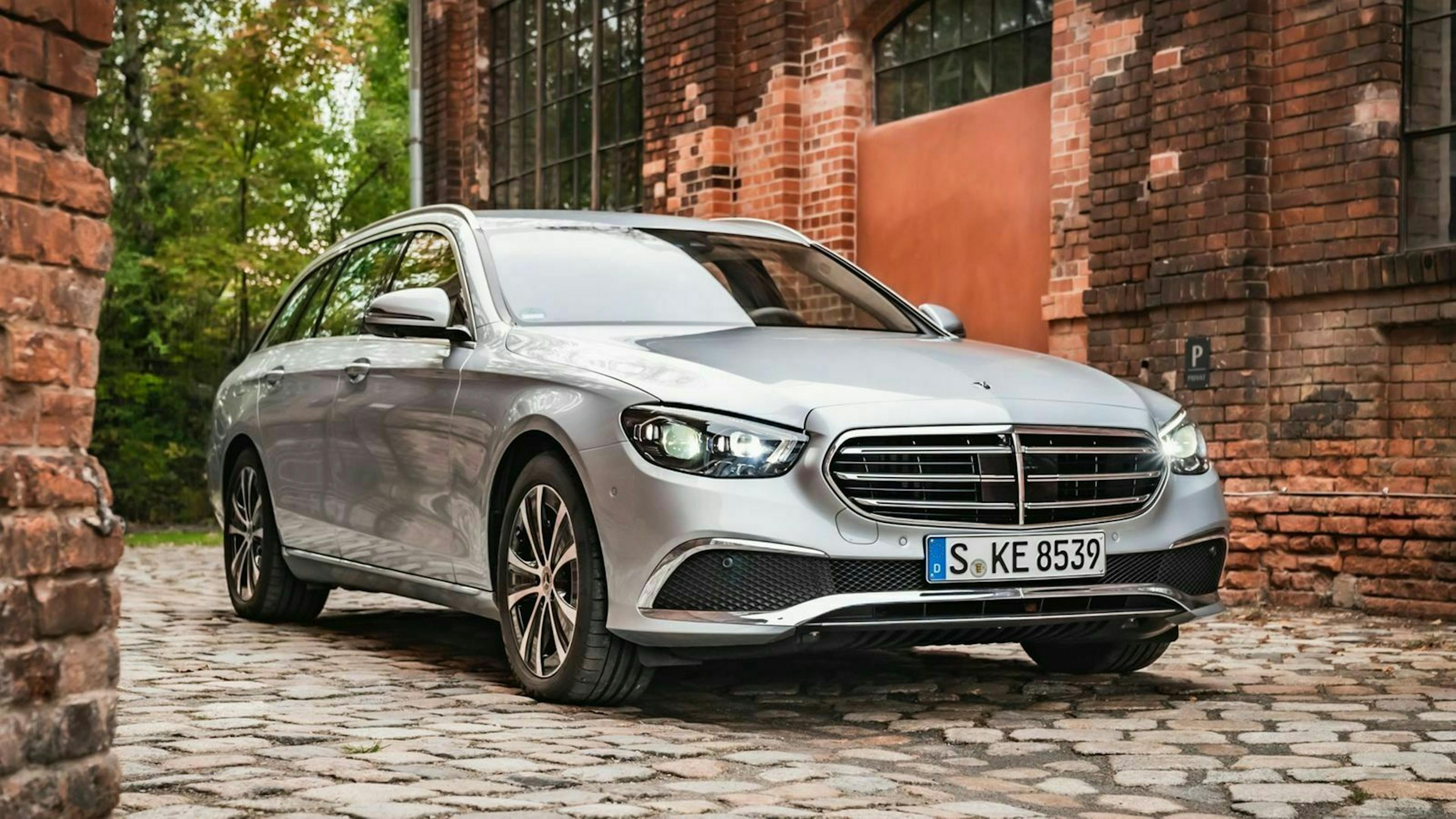 Mercedes E400d Dreiviertel-Frontansicht