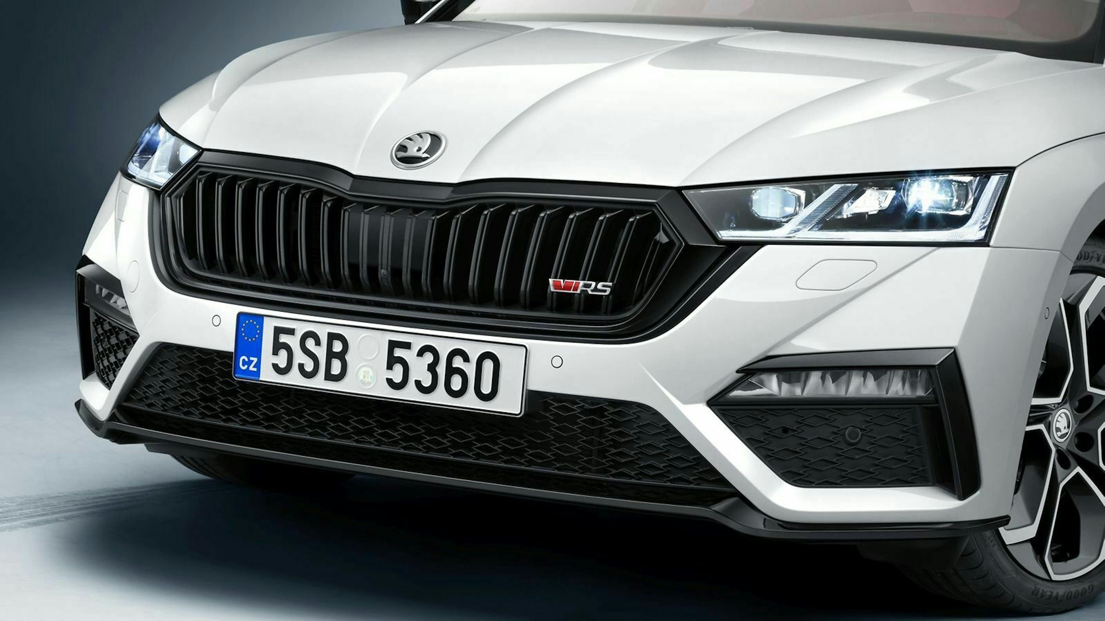 Der neue ŠKODA OCTAVIA RS iV Frontansicht