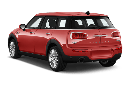 Roter Mini Clubman von hinten, geparkt. Fünf Türen, markante Rückleuchten, elegantes Design.