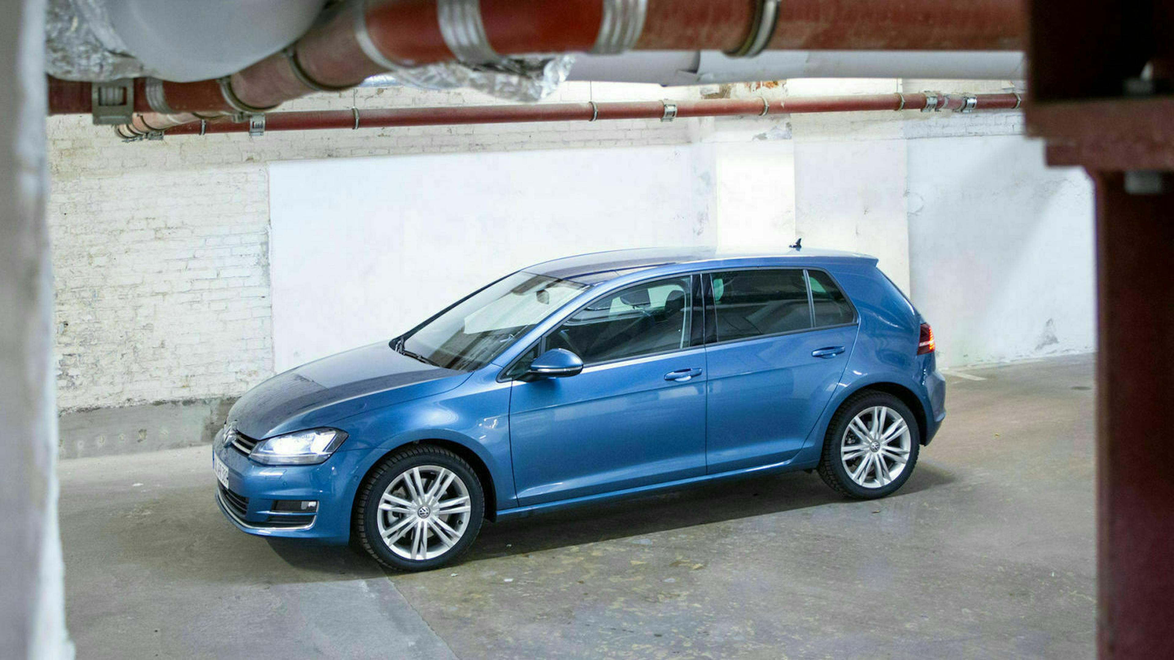 Zu sehen ist der Golf in seitlicher Position