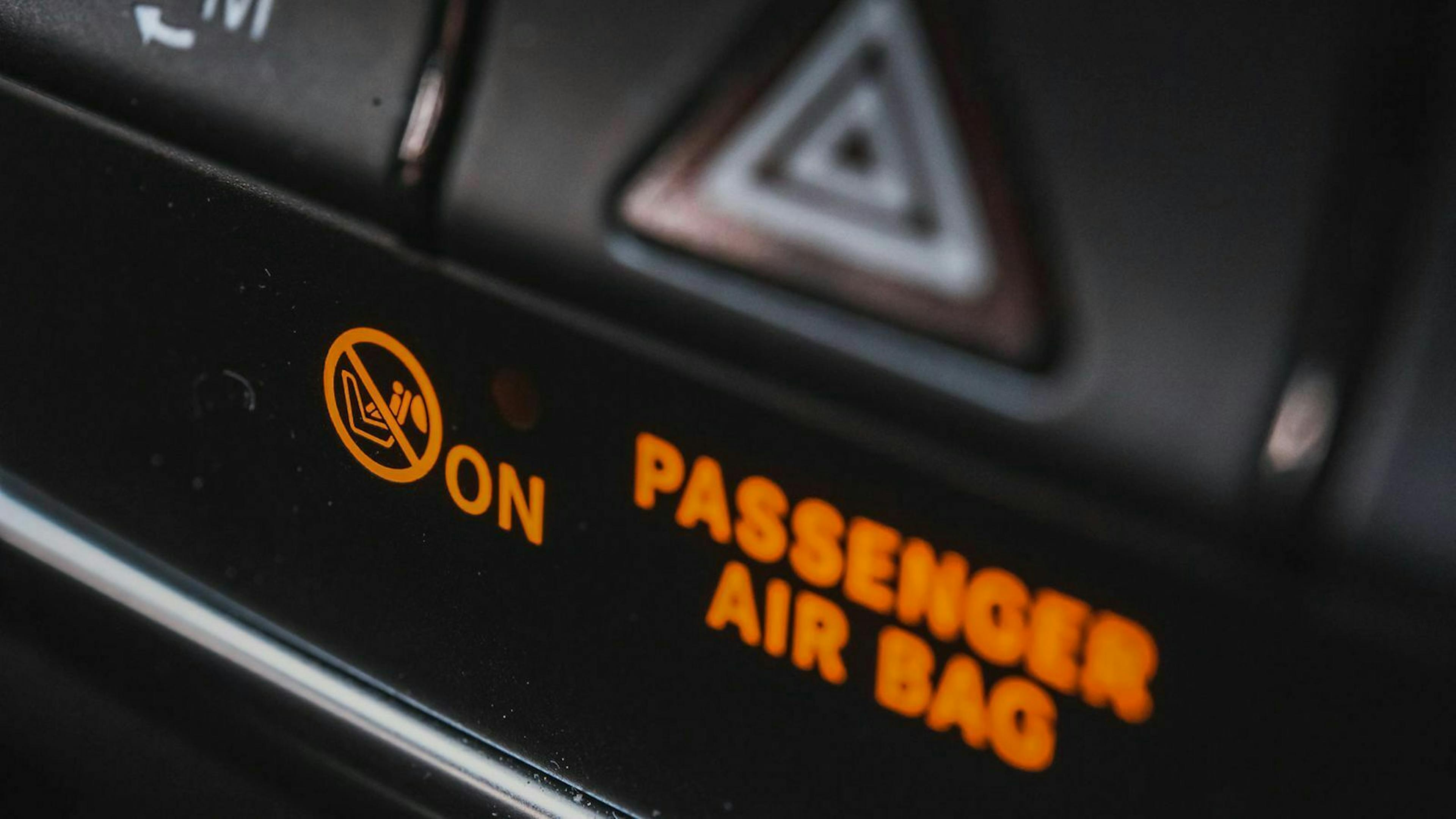 Nach dem Sicherheitsgurt ist der Airbag das wohl bedeutendste Sicherheitsfeature überhaupt im Auto.