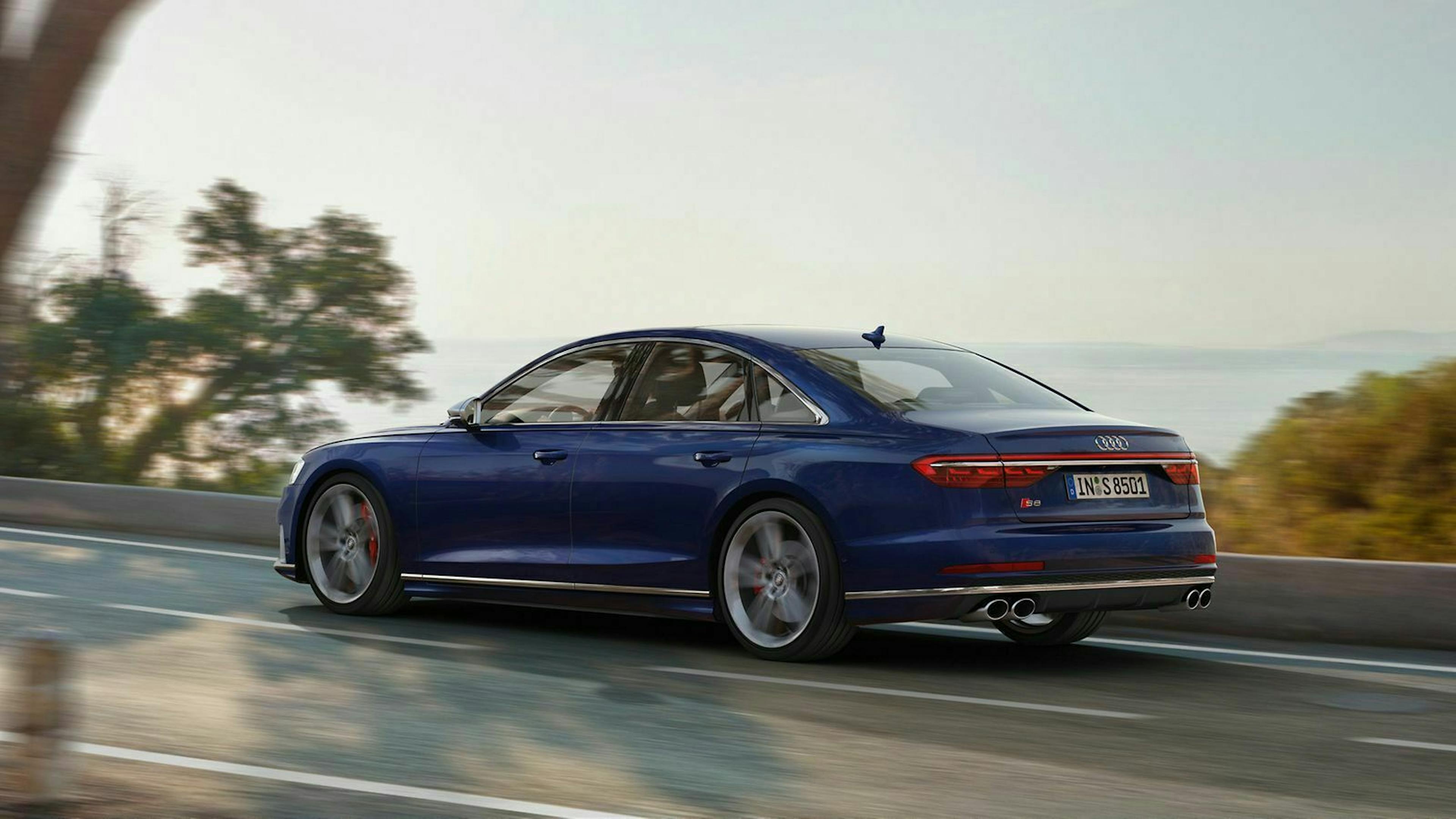 Audi S8 in Fahrt: Profilansicht
