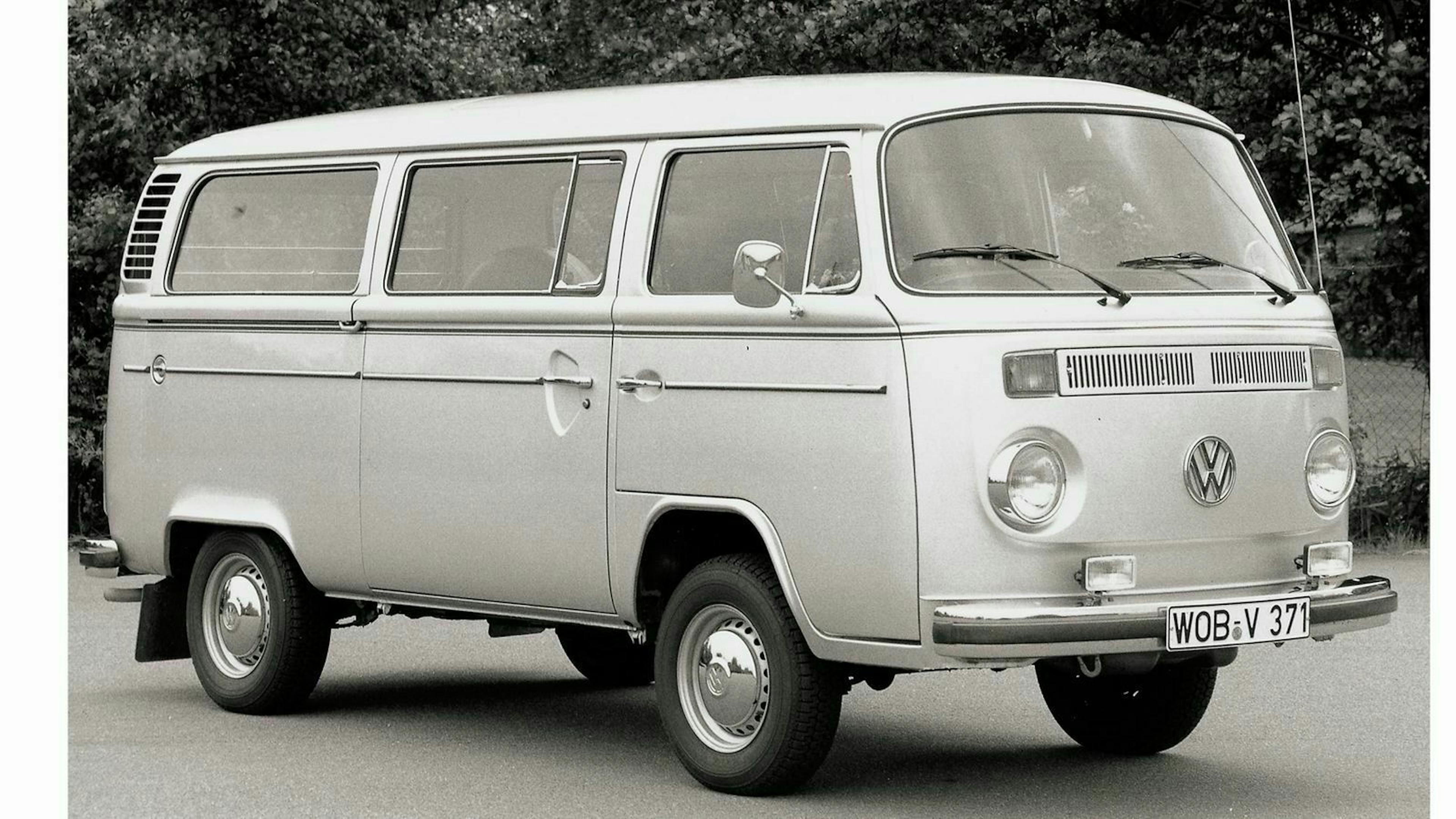 VW T2 Silberfisch dreiviertel-Frontansicht