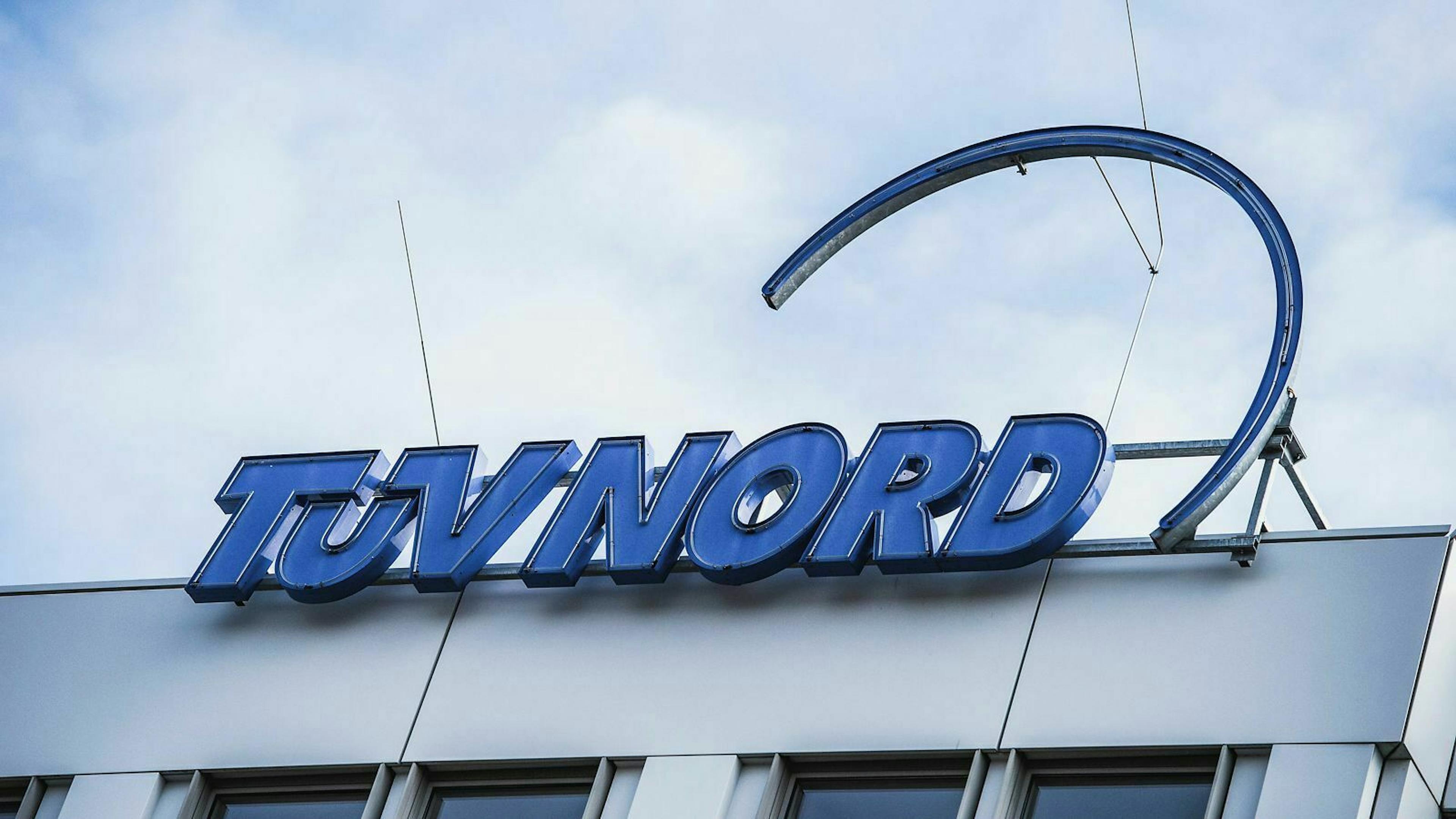 Sportluftfilter verändern den Ansaugweg des Motors und müssen deshalb vom TÜV abgenommen werden.