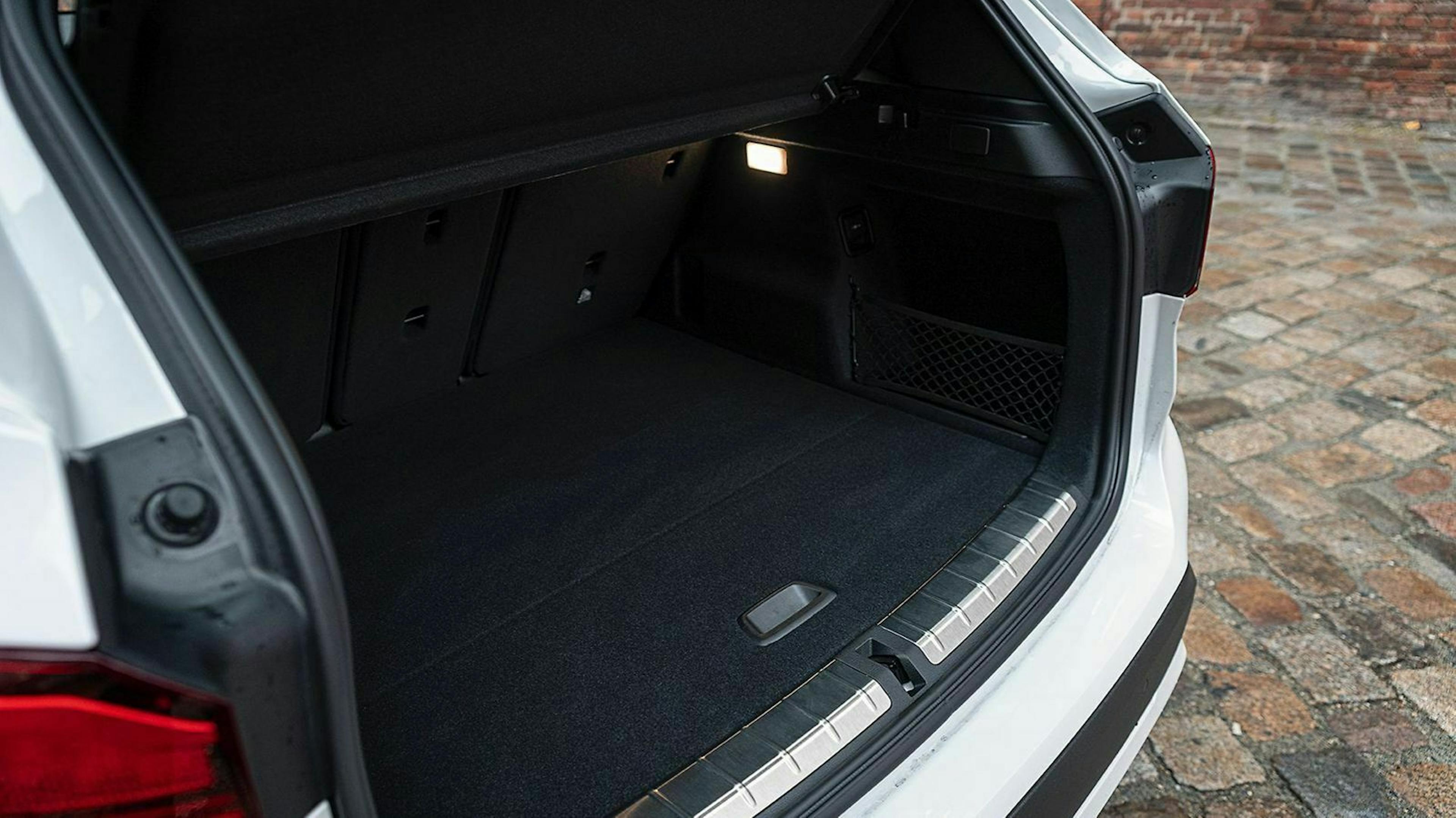 BMW X1 sDrive18d Blick in den Kofferraum