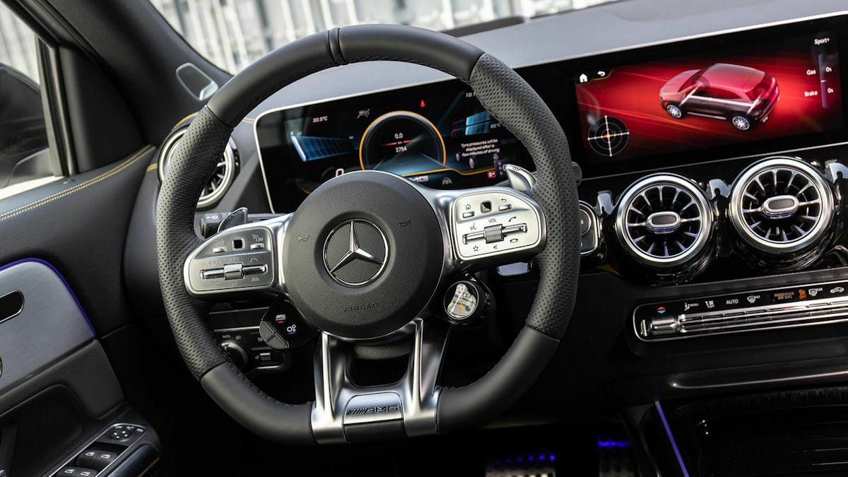 Mercedes-AMG GLA 45 Cockpit