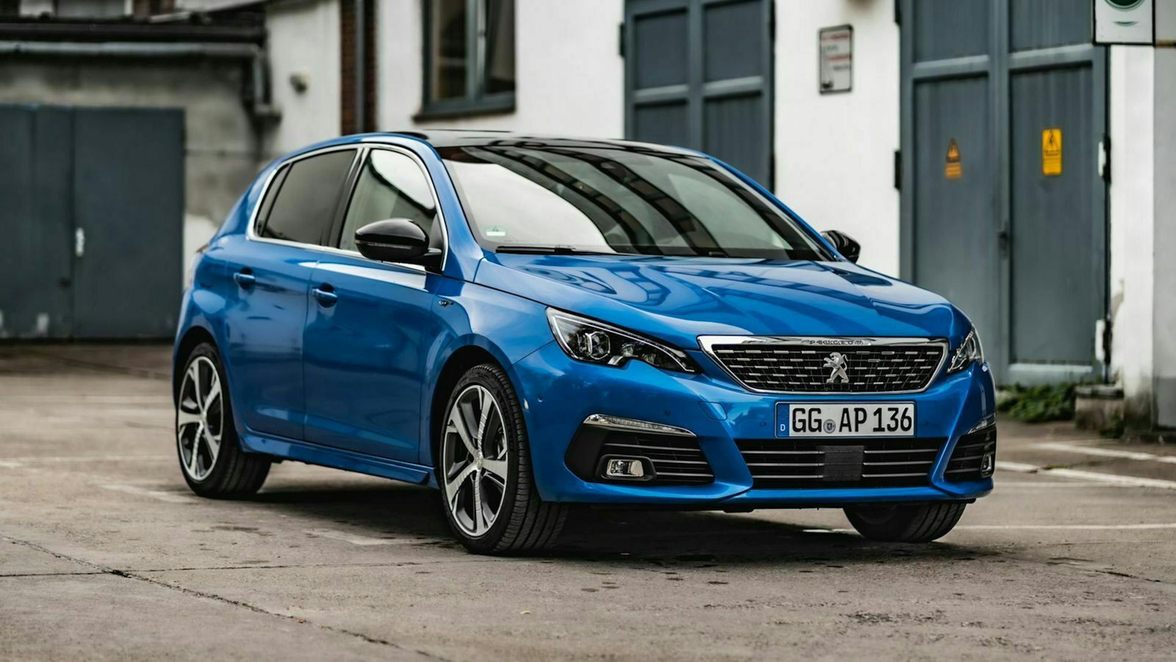 Der Peugeot 308 in frontaler Seitenansicht