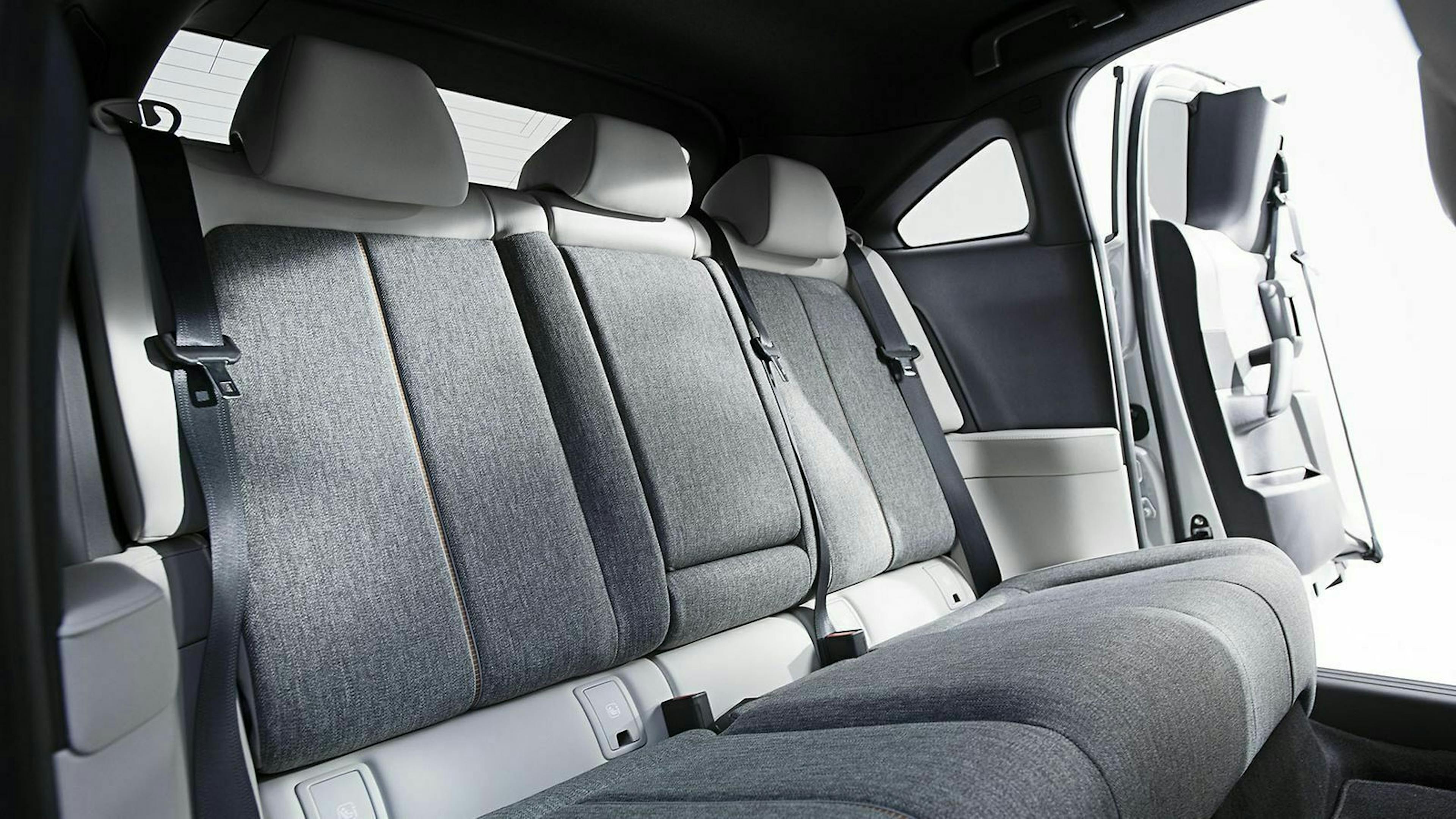 Das Platzangebot erscheint ordentlich im MX-30