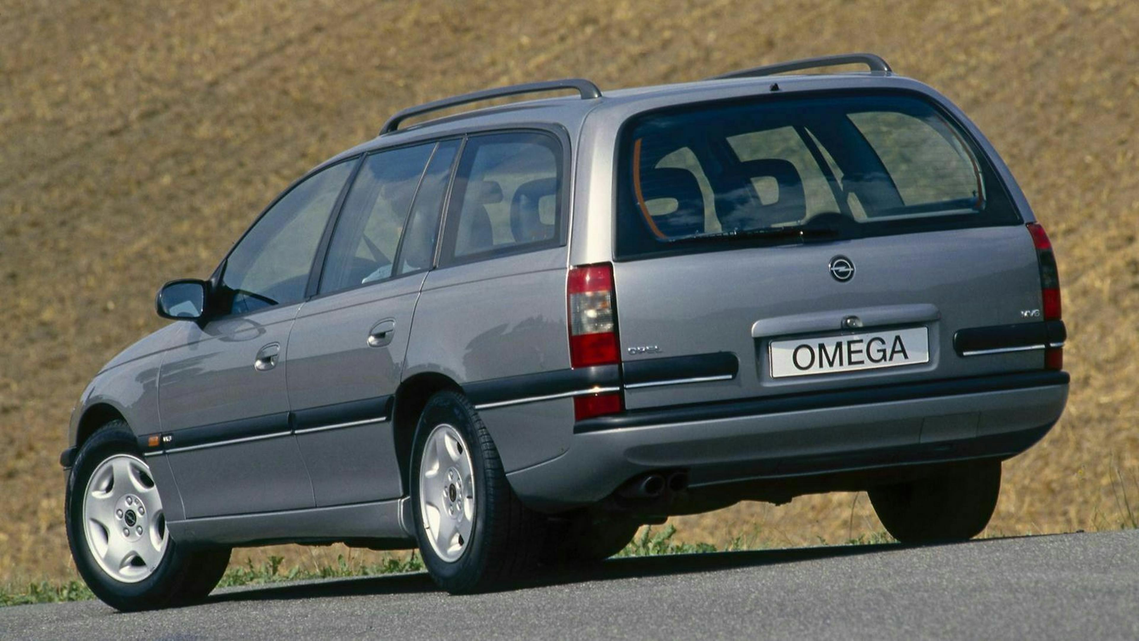 Opel Omega B Kombi in der Heckansicht