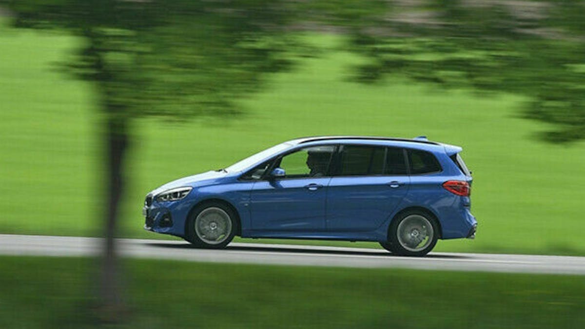 BMW stimmt den 2er Tourer straff ab, das macht ihn nicht besonders komfortabel aber sportlich