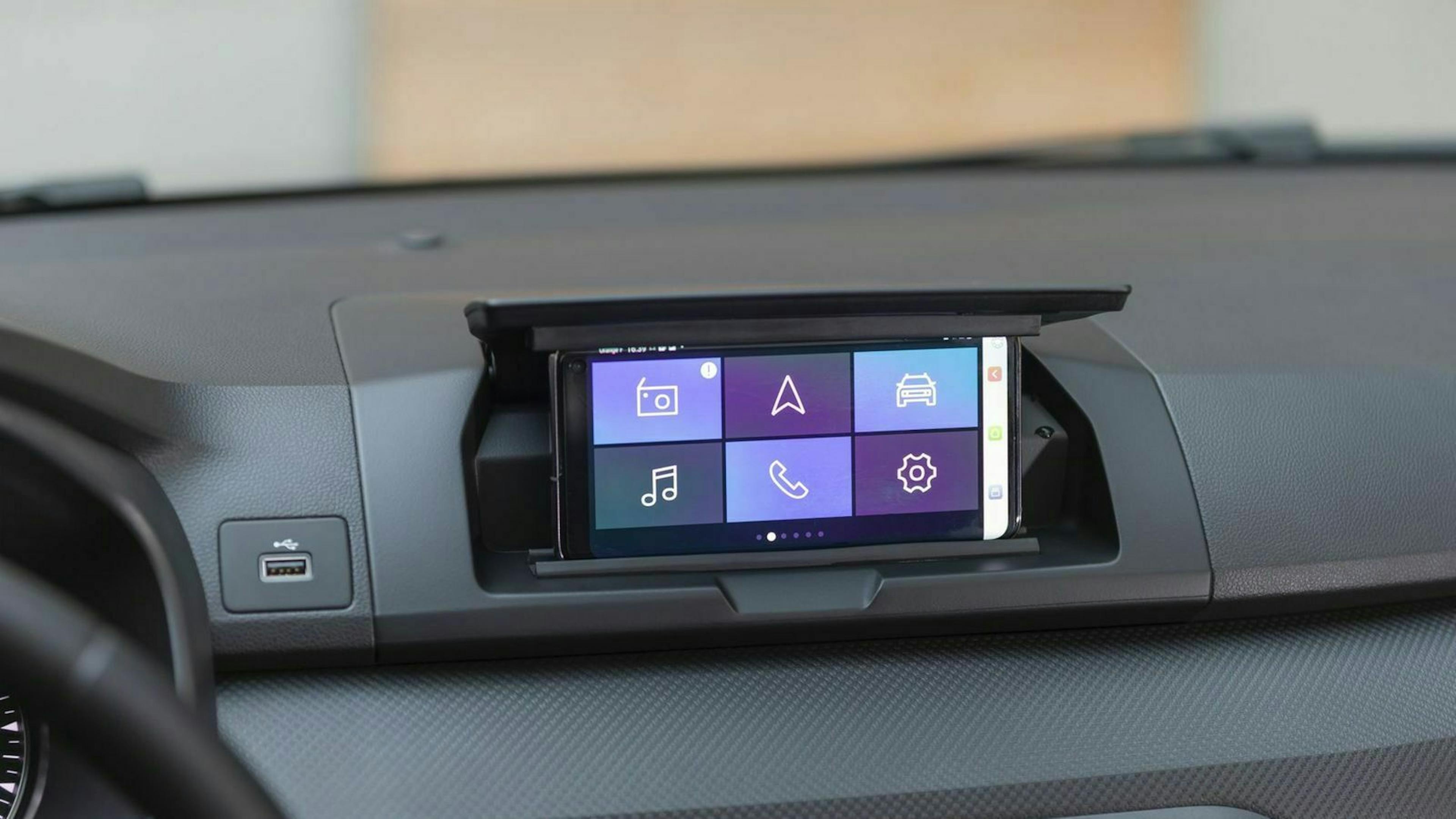 Zu sehen ist das Infotainment-System des Dacia Sandero 2021