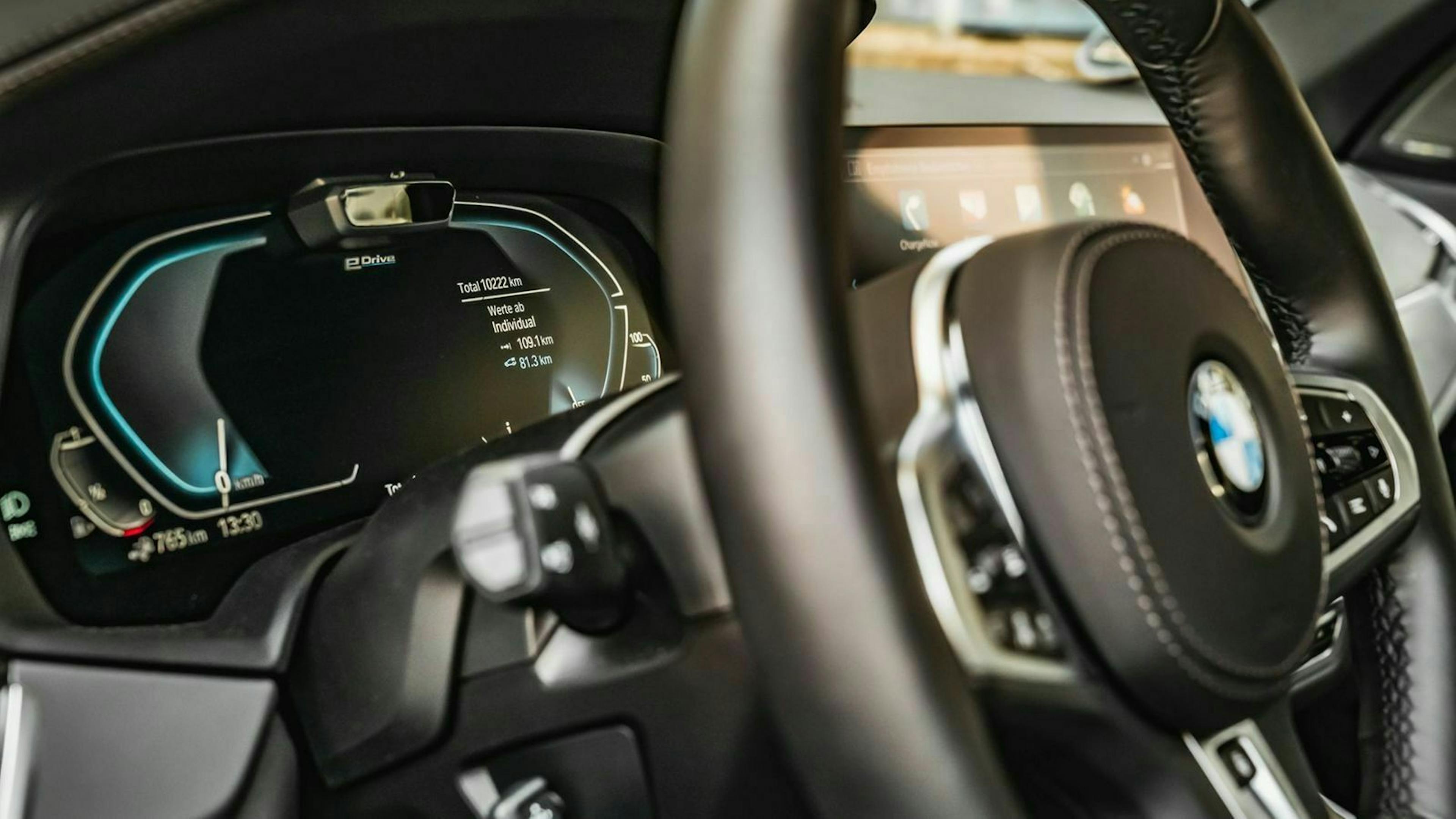 Zu sehen ist der Boardcomputer des BMW X5