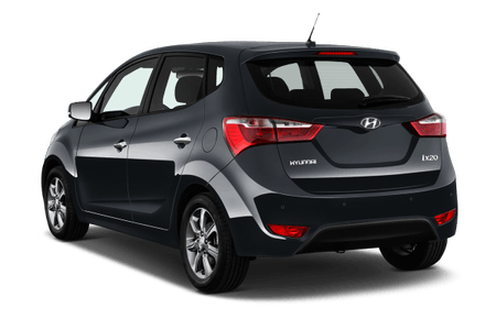 Schwarzer Hyundai iX20 von hinten, geparkt auf weißem Hintergrund, zeigt Rücklichter und Markenlogo.