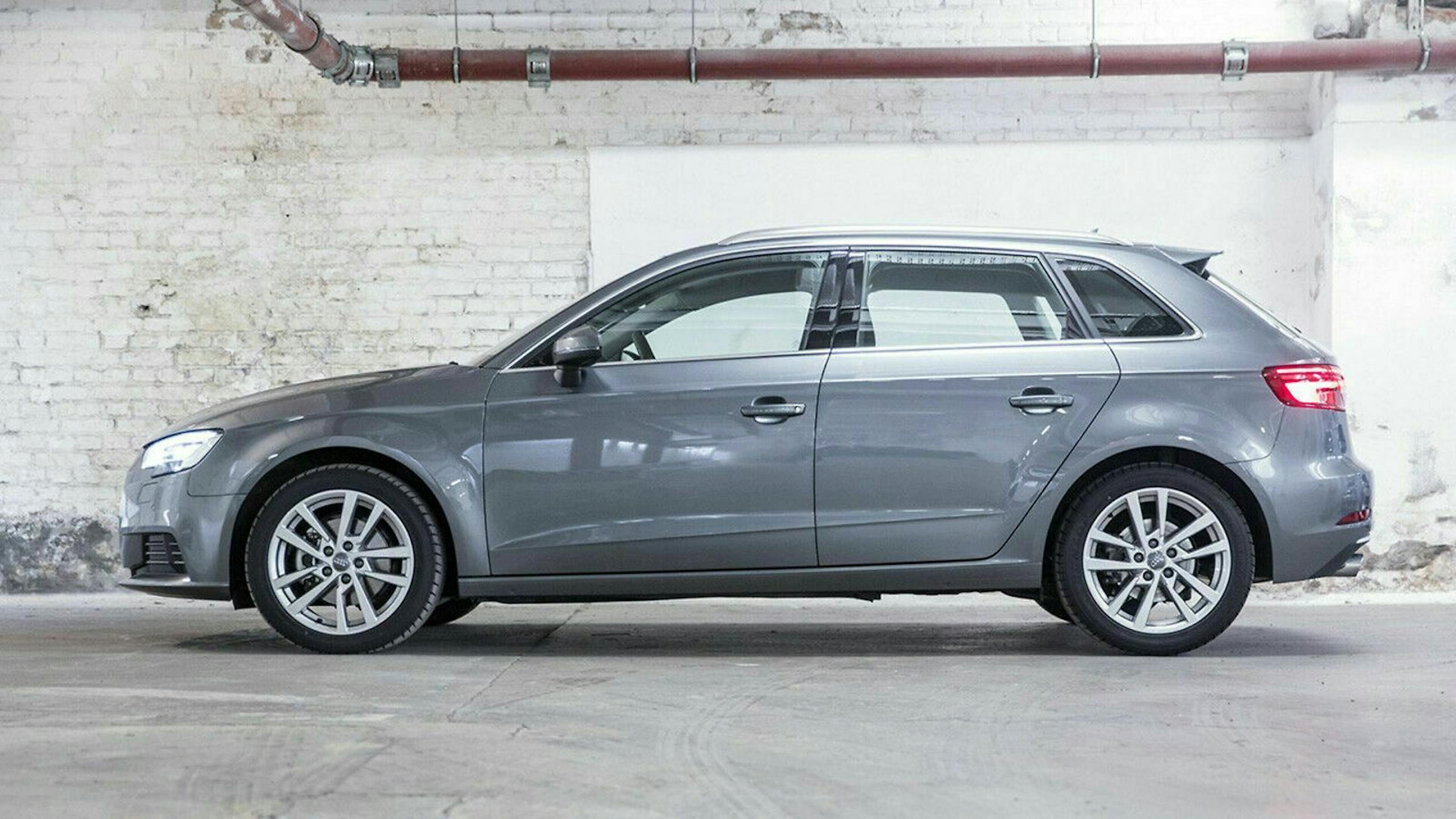 Optisch sieht der A3 klassisch aus. Mit 4,31 Metern ist er jedoch 12 Zentimeter länger als der Q2.