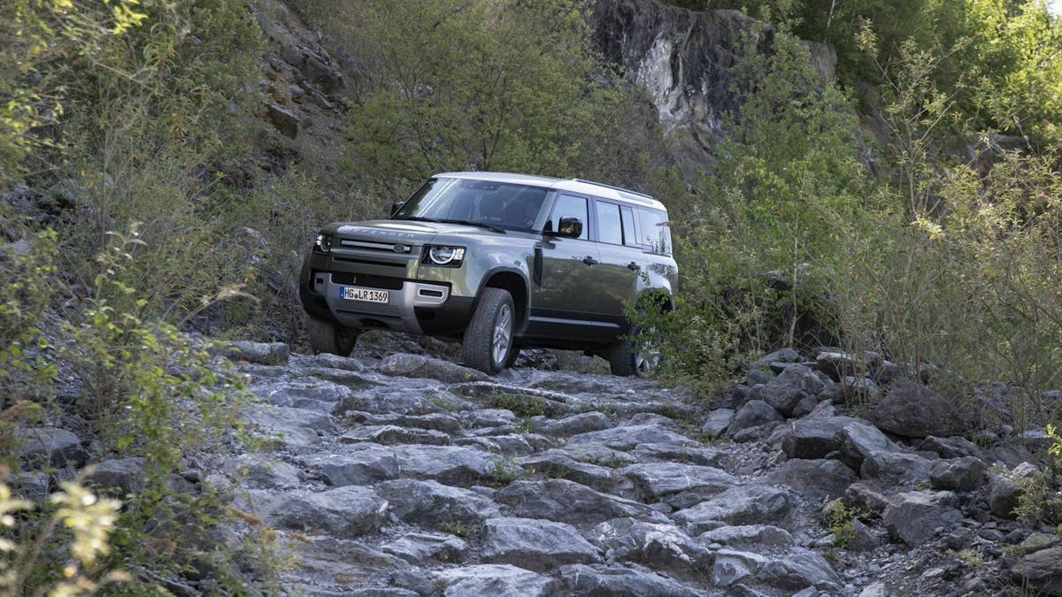 Land Rover Defender Dreiviertel-Frontansicht Offroad