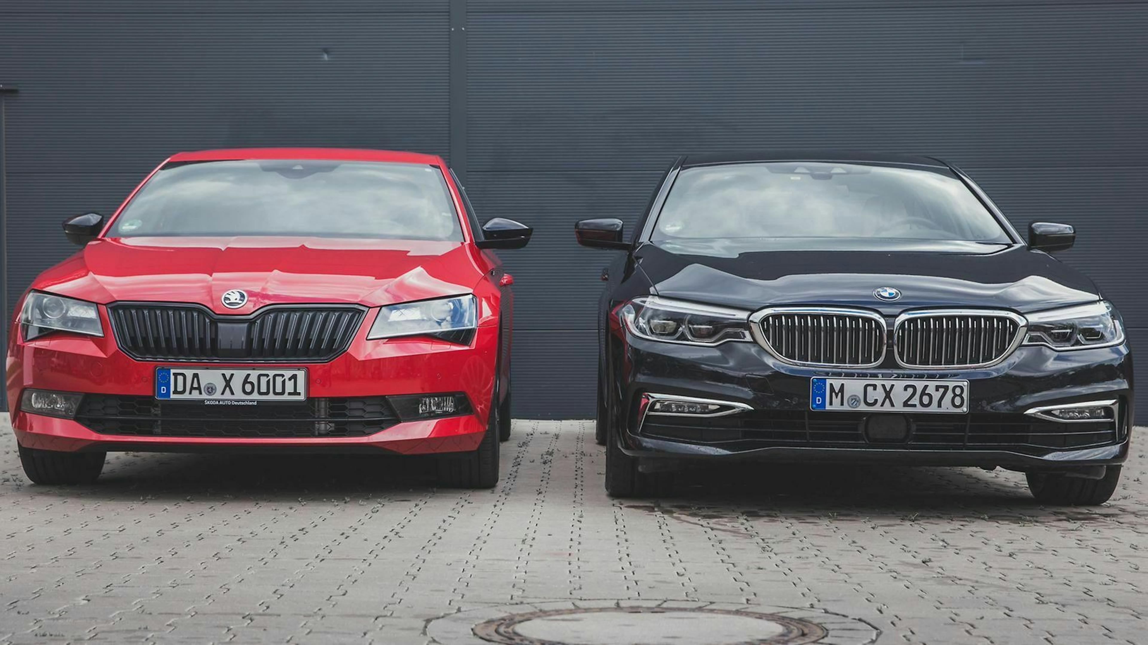 Bei beiden Modellen ist bei 235 km/h Schluss