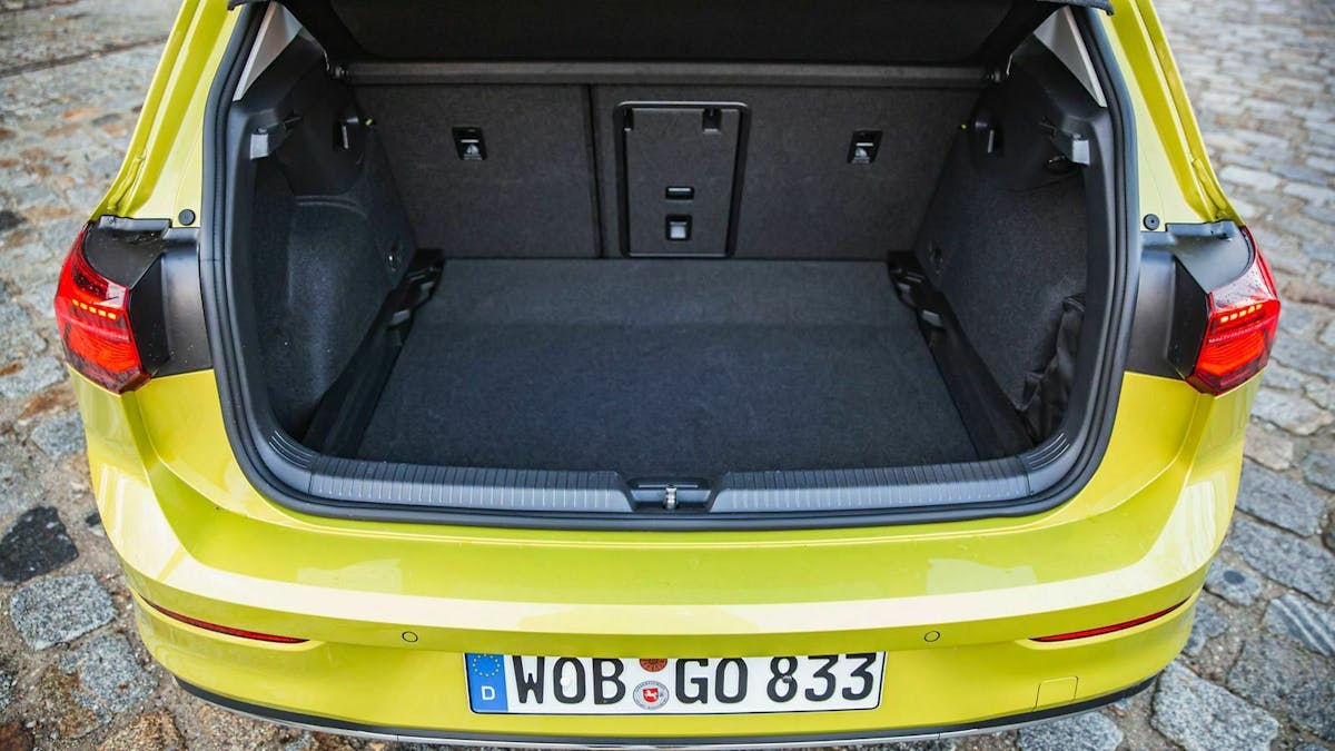 VW Golf 8 Blick in den Kofferraum