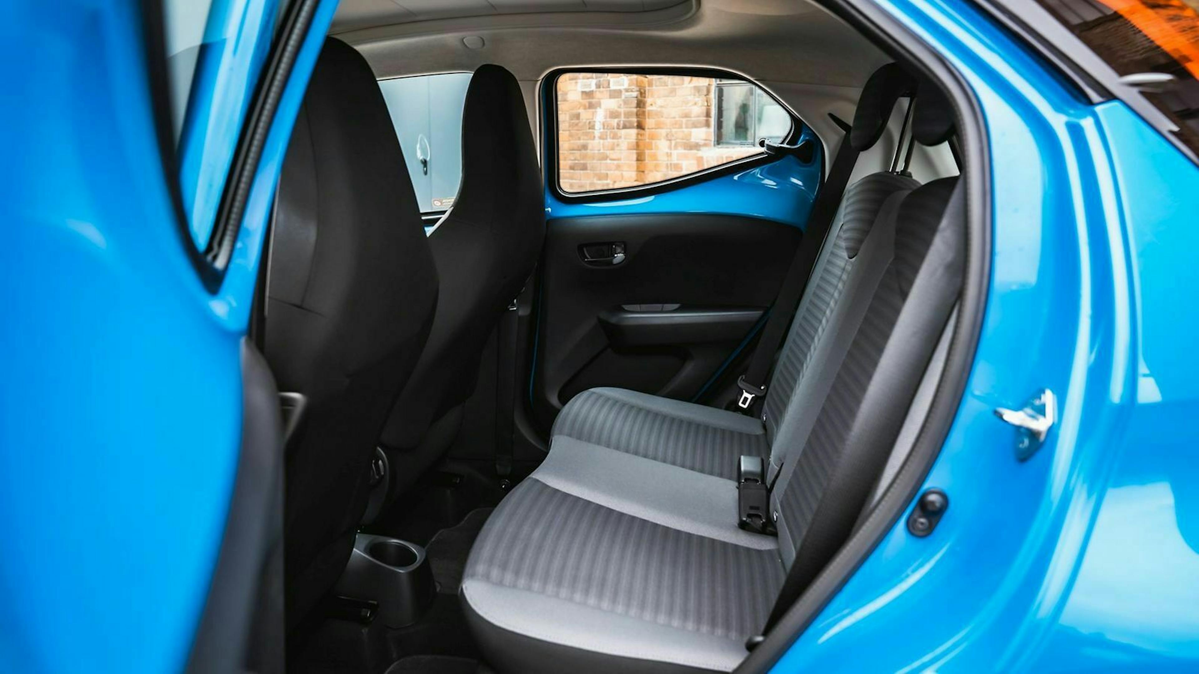 Blick auf die Rückbank des Toyota Aygo