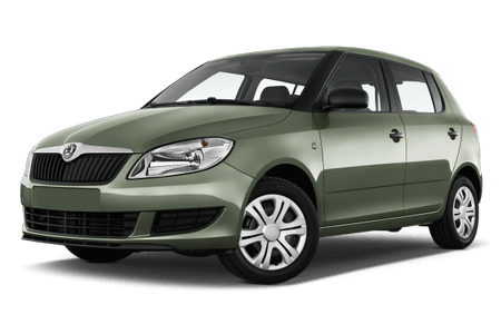 Grünes Auto, Modell Skoda Fabia, seitliche Ansicht. Kompaktwagen mit fünf Türen und silbernen Felgen.