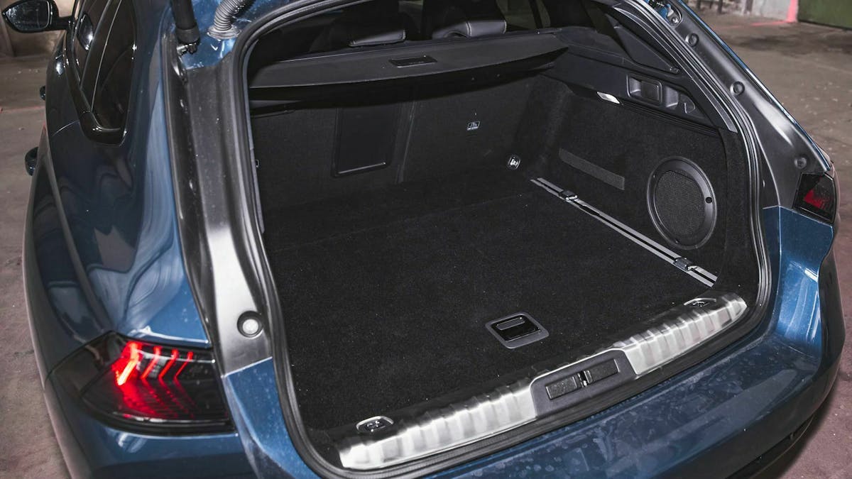 Der Kofferraum des Peugeot 508 SW fasst laut Norm erstaunliche 530 Liter bei voller Bestuhlung