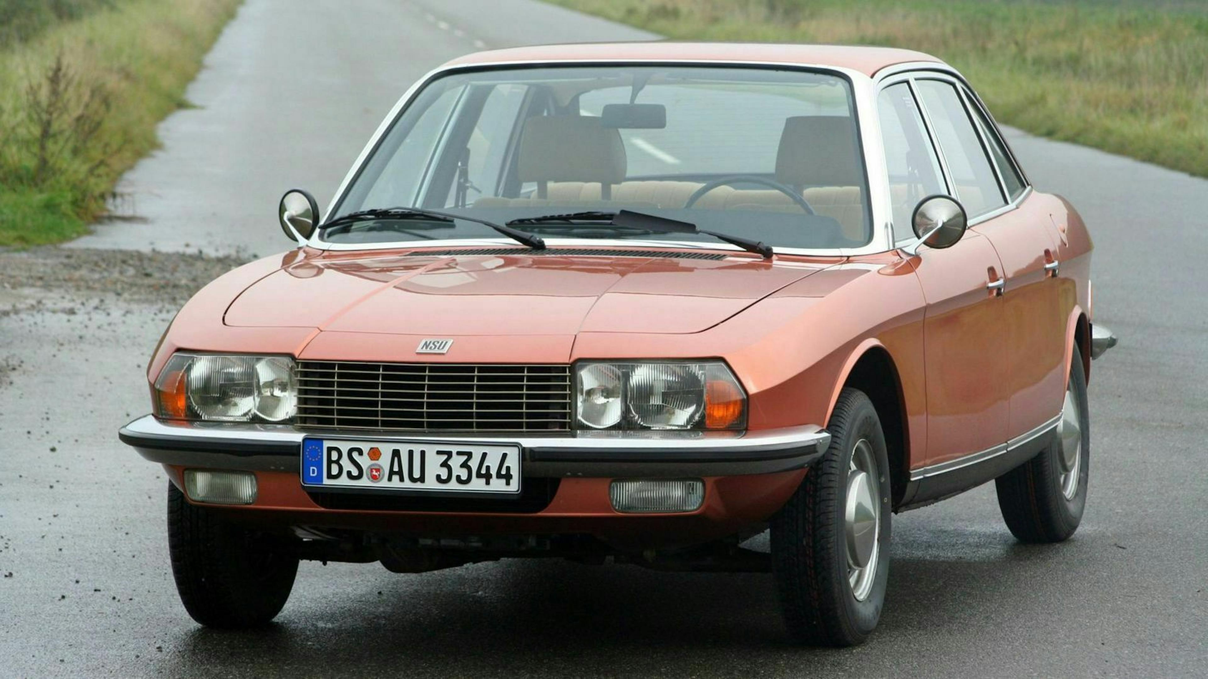 Zu sehen ist der NSU RO 80 von vorne, stehend