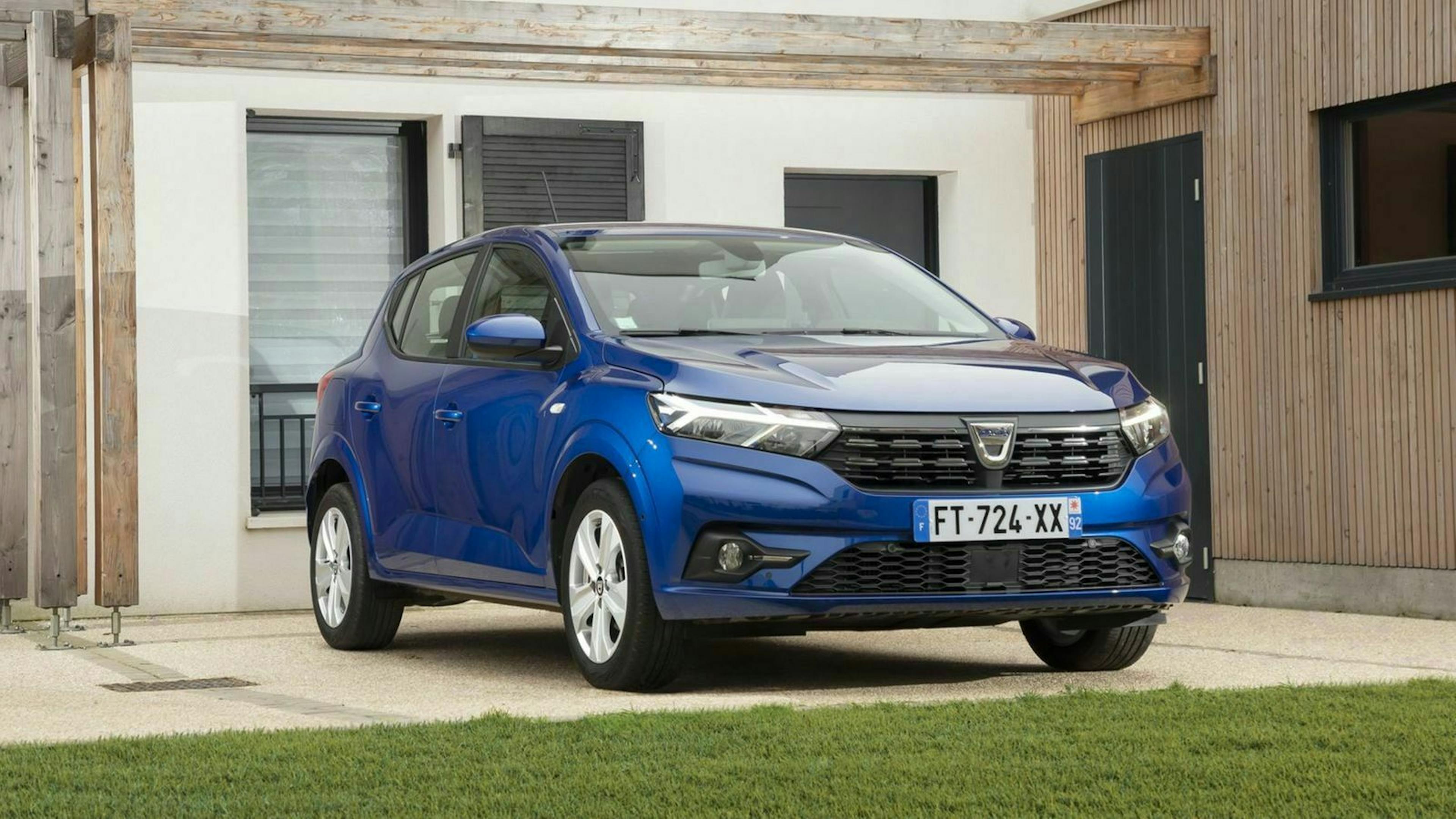 Zu sehen ist der Dacia Sandero 2021 von vorne