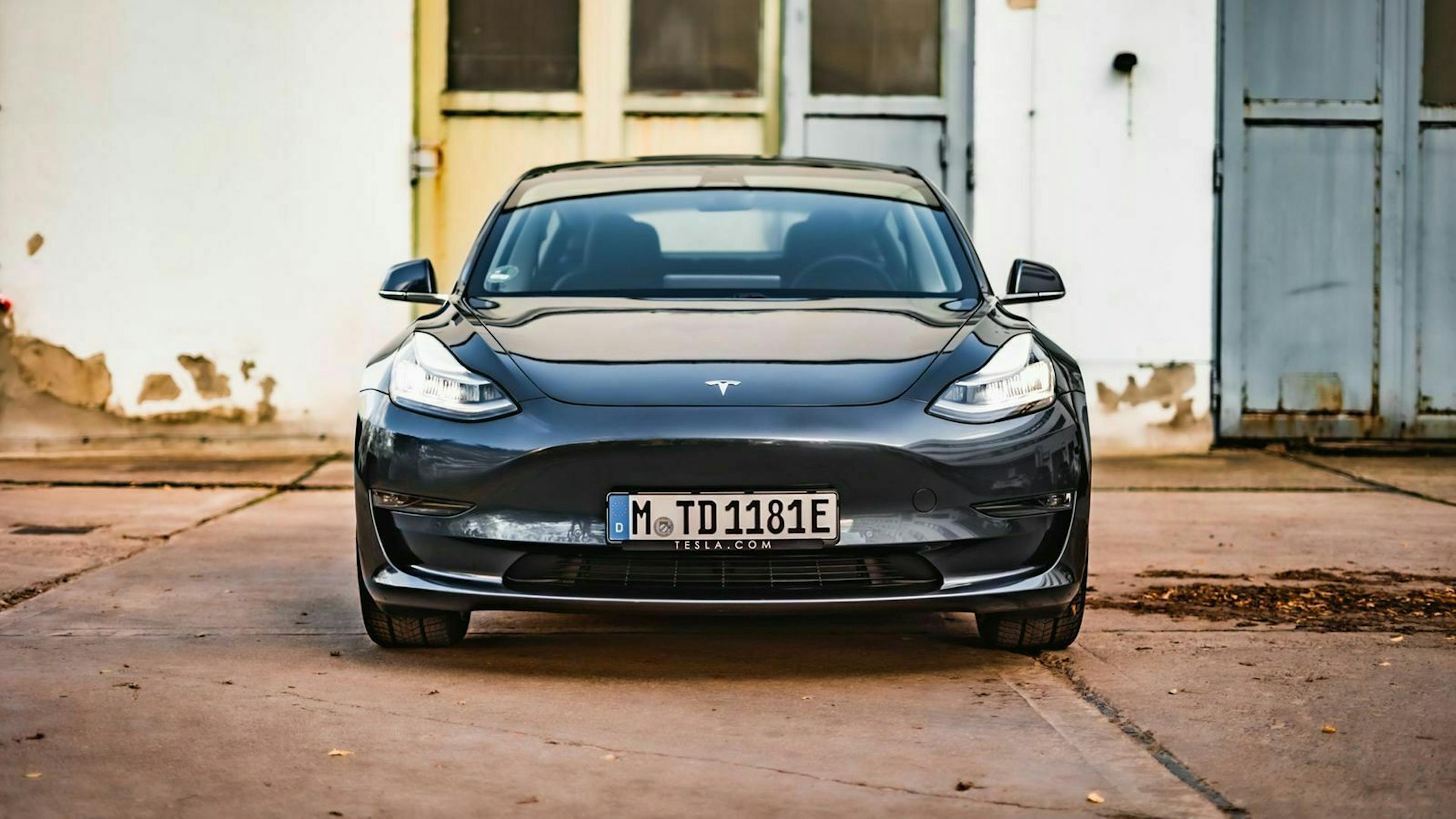 Tesla Model 3 in Frontansicht