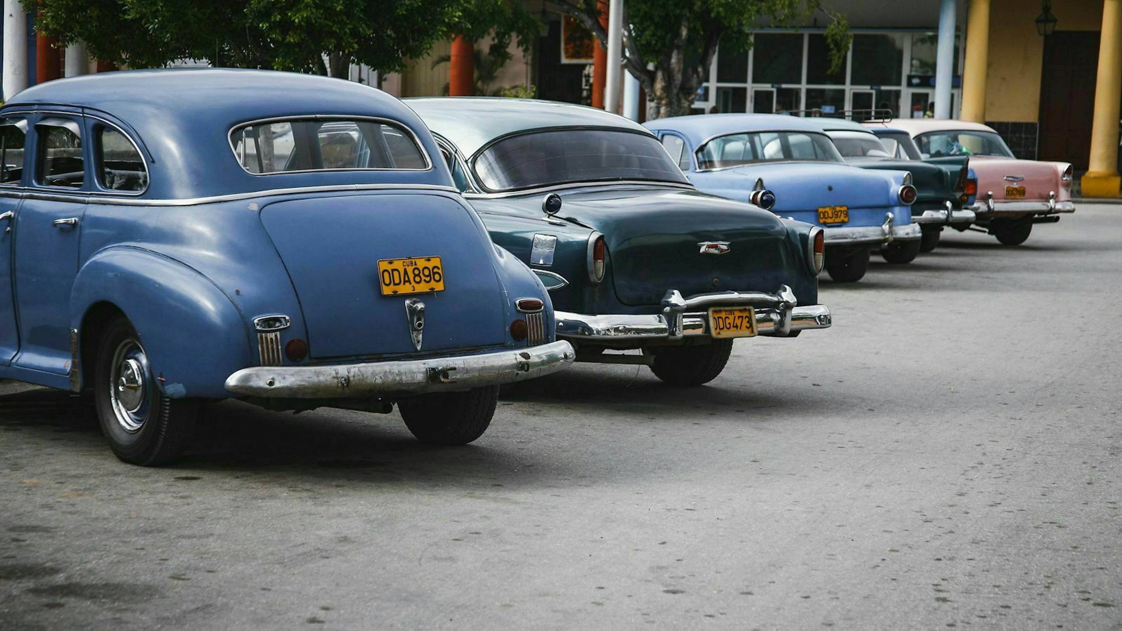 Die Sensoren für Einparkhilfen lassen sich auch unsichtbar in die Halter des Nummernschildes integrieren.