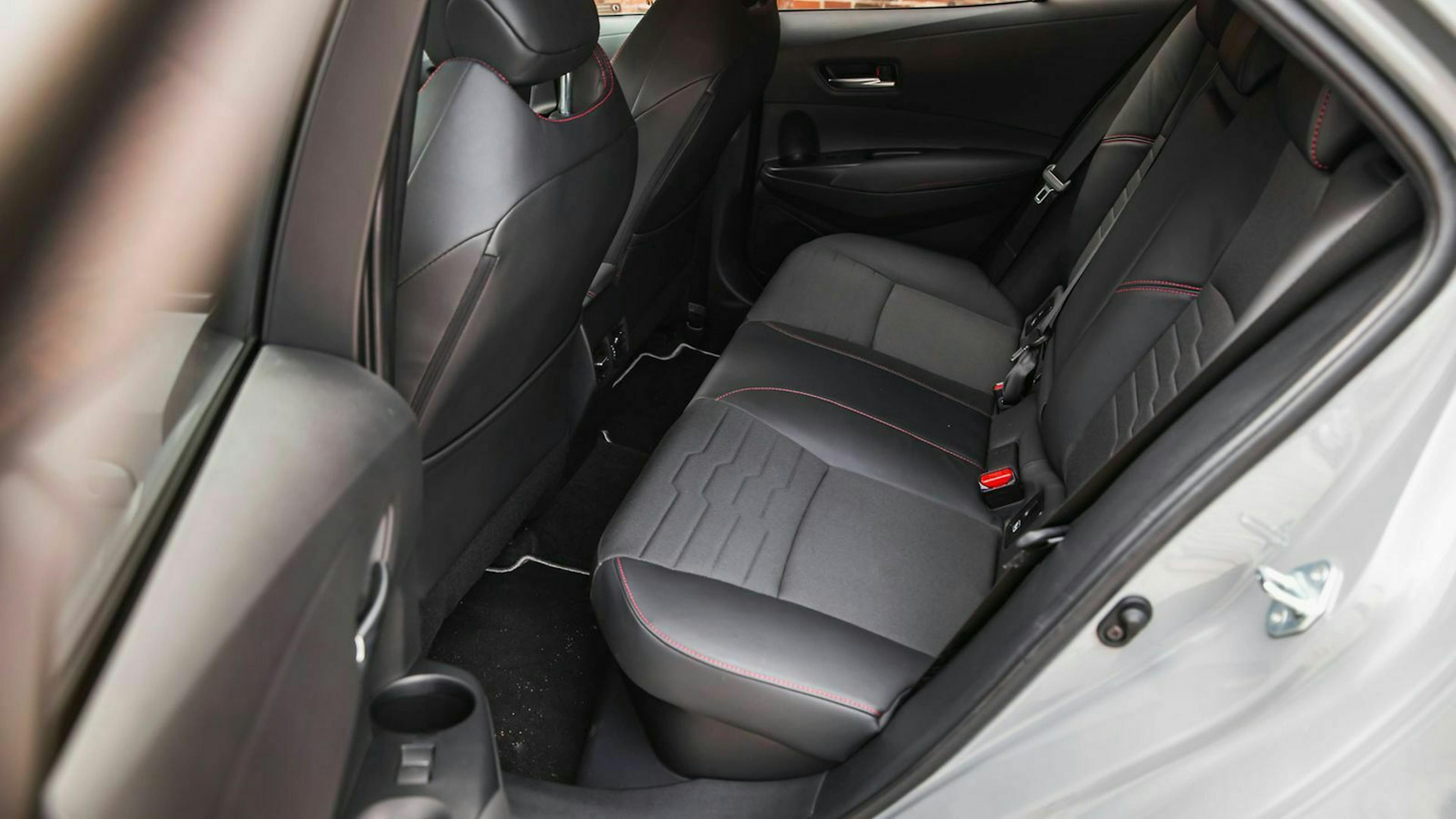 Toyota Corolla 2.0 Hybrid: Rückbank