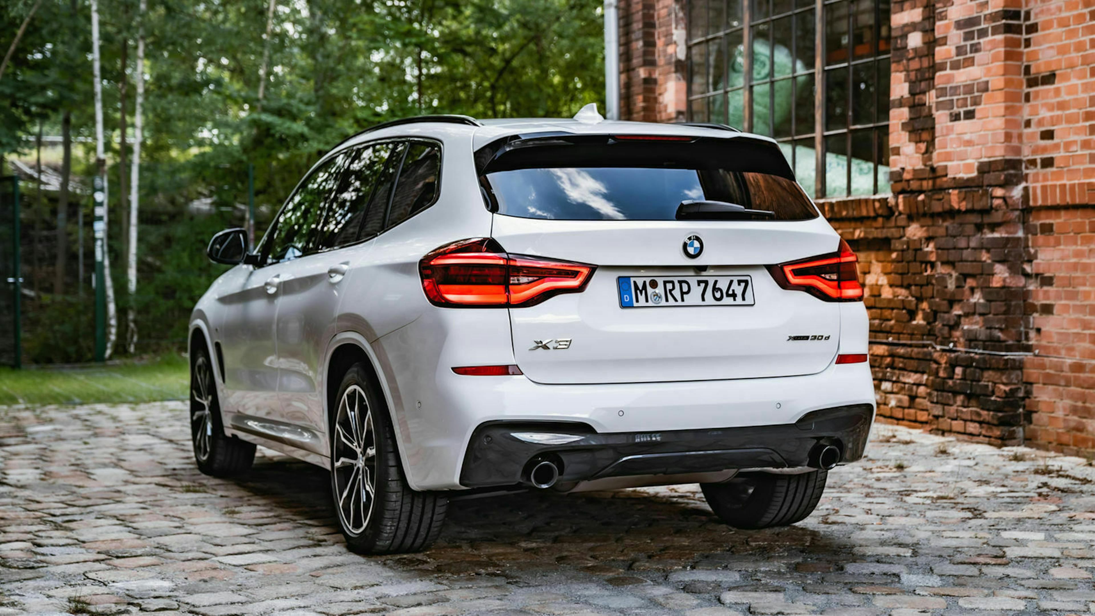 BMW X3 30d Dreiviertel-Heckansicht