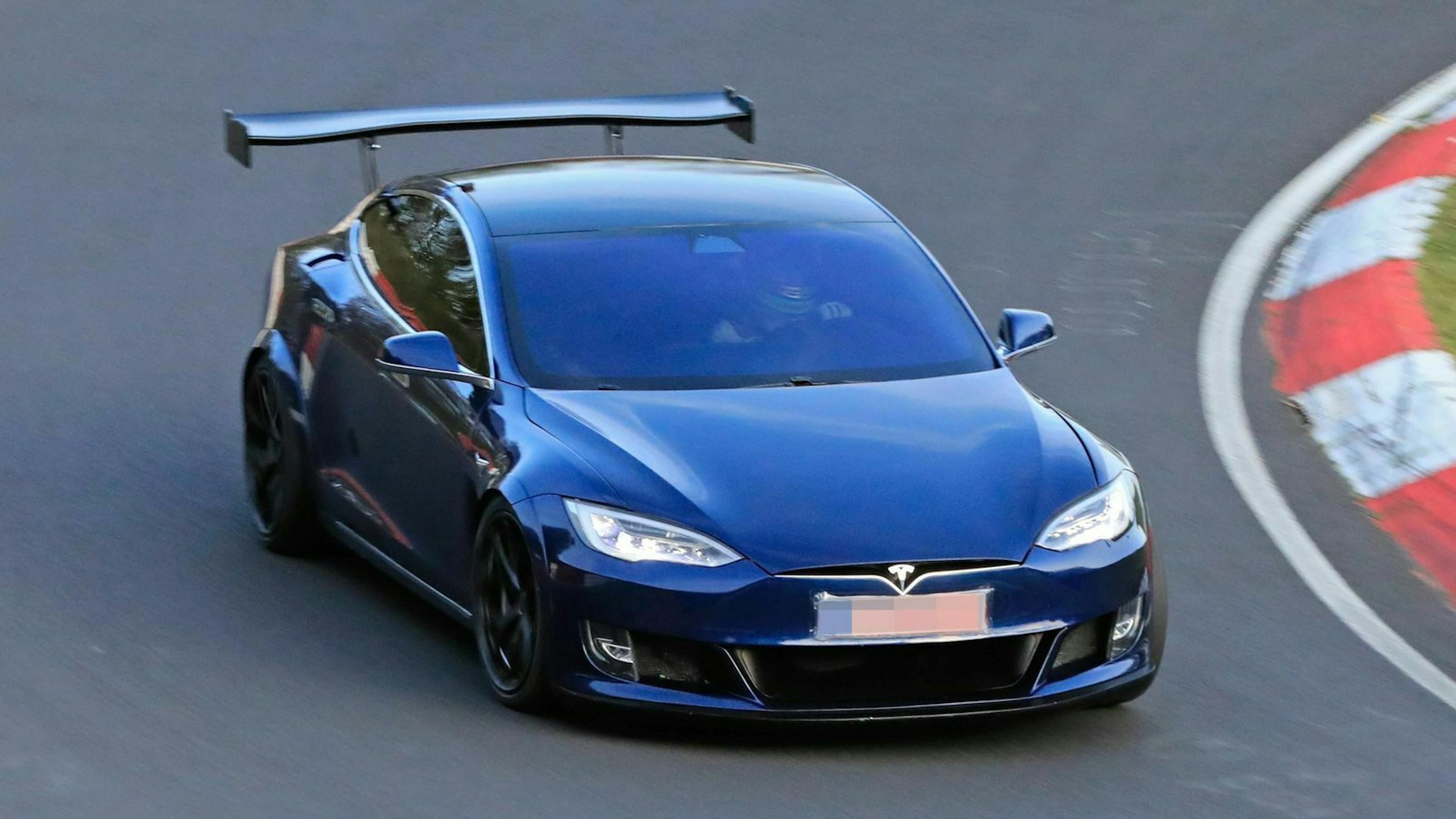 Tesla Model S Plaid 4