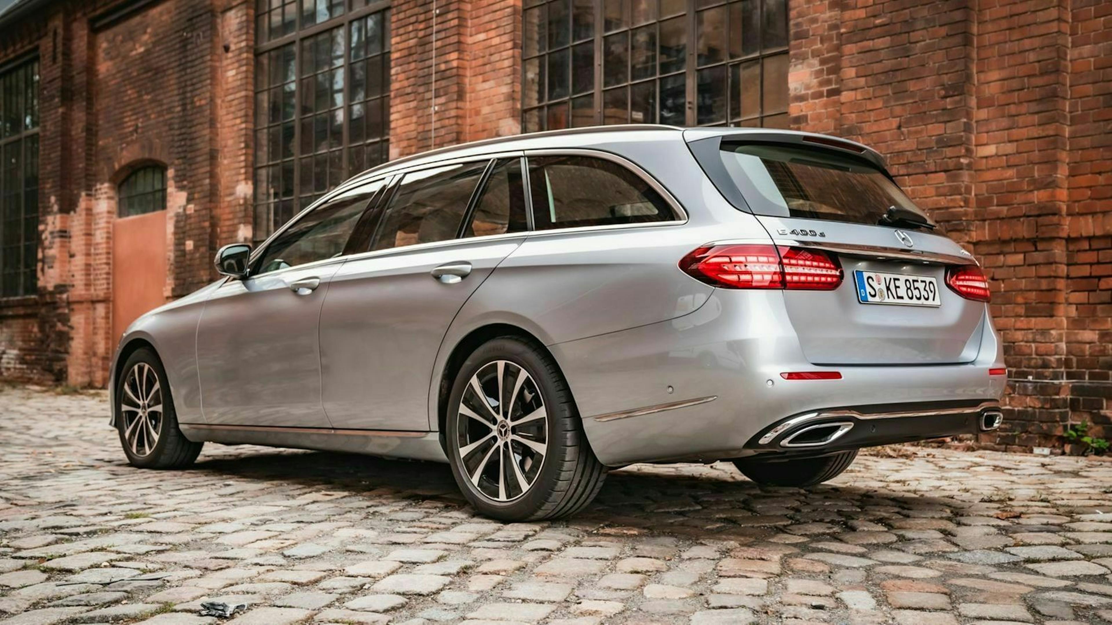 Mercedes E400d Dreiviertel-Heckansicht