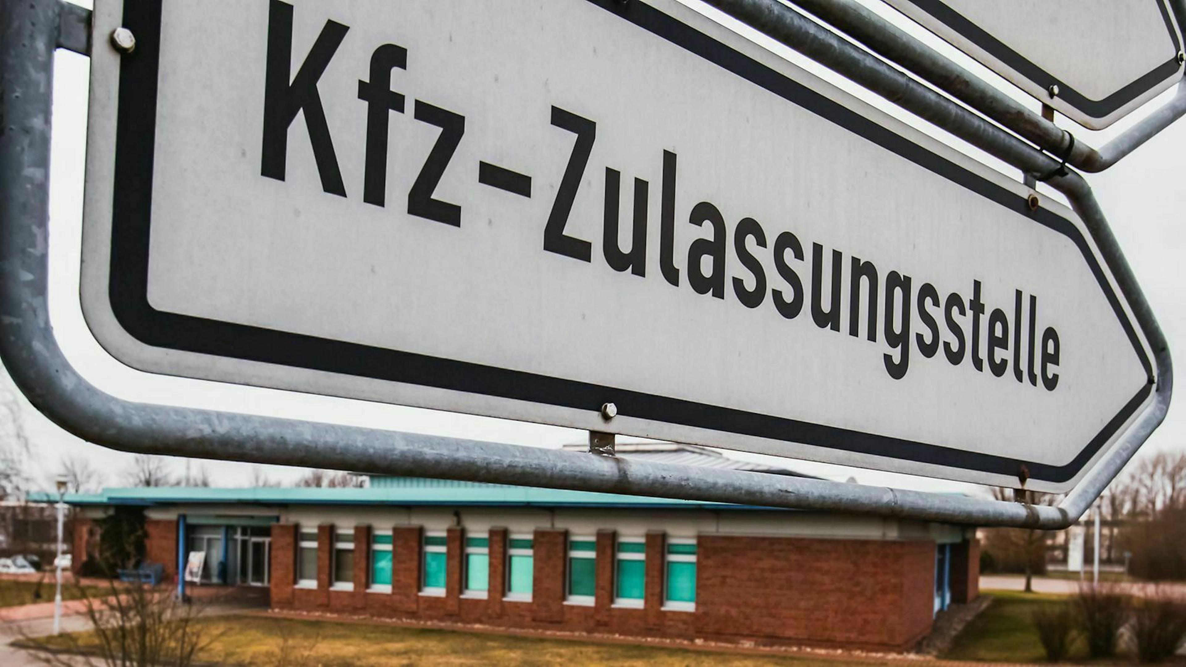 Die Ummeldung deines Autos erfolgt bei der zuständigen Zulassungsstelle.