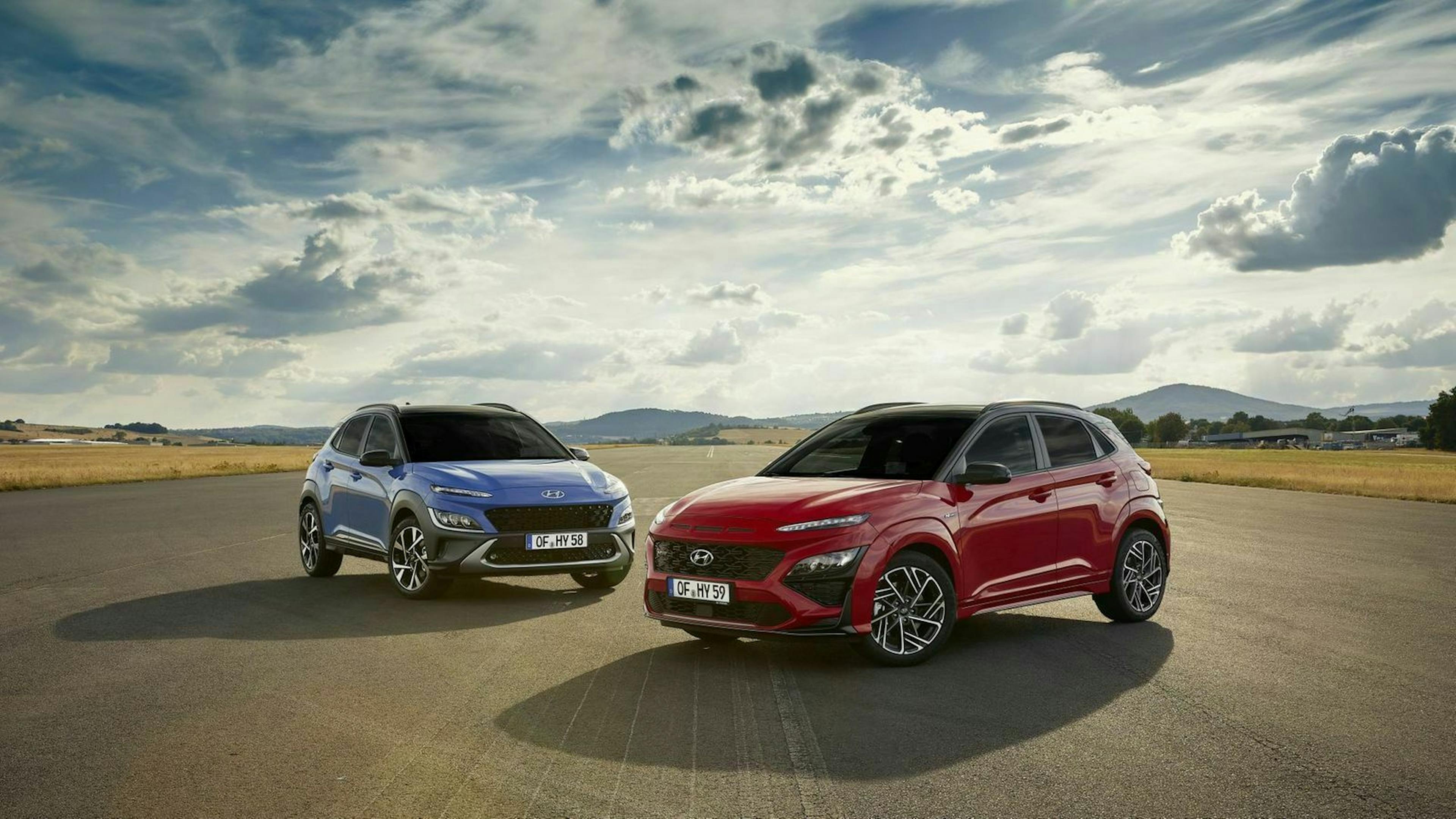 2 Modelle Hyundai Kona 2020 FL Blau und Rot