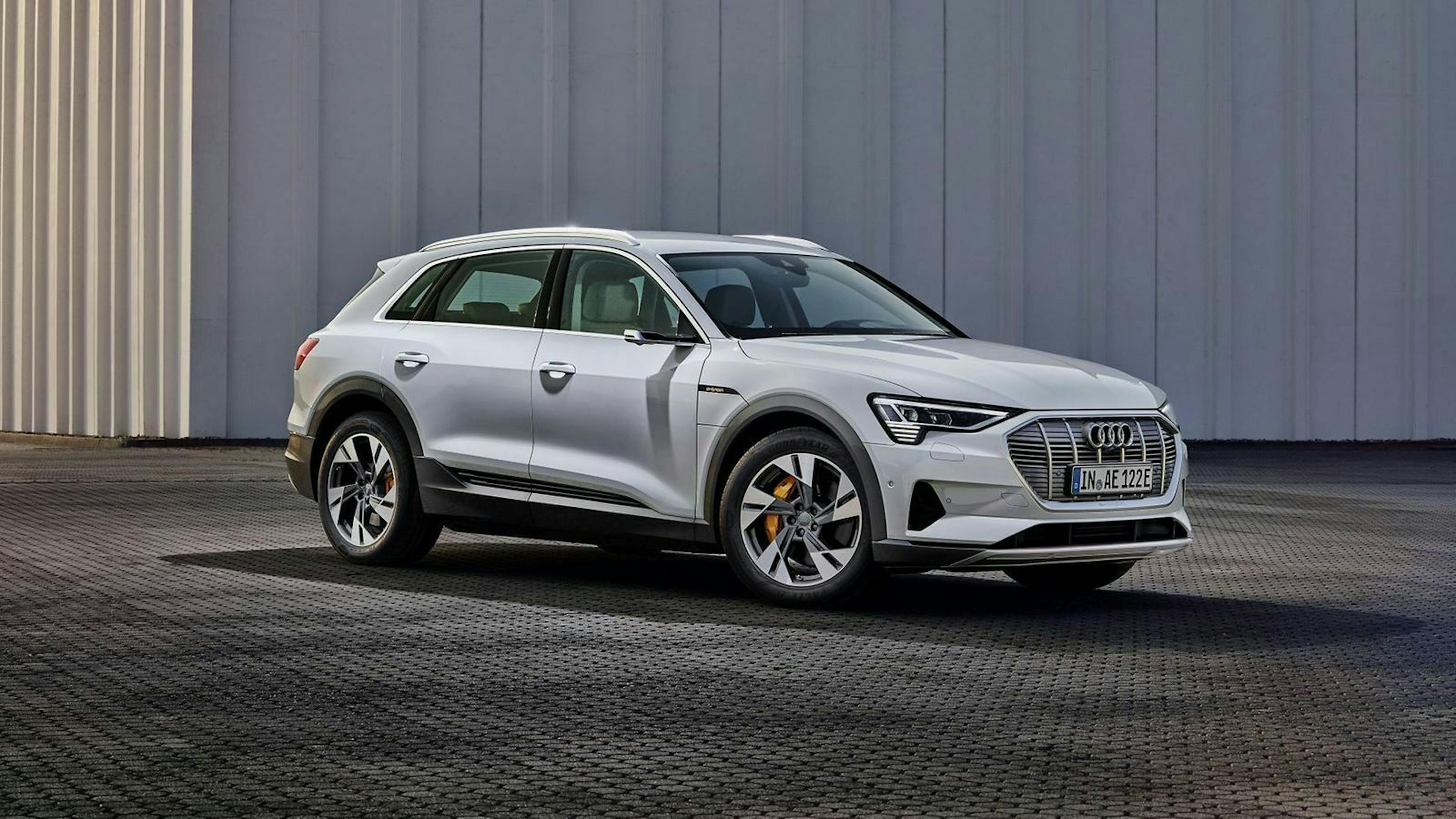 Audi drückt den Preis beim E-Tron 50 um unter die Fördergrenze für Elektroautos zu kommen