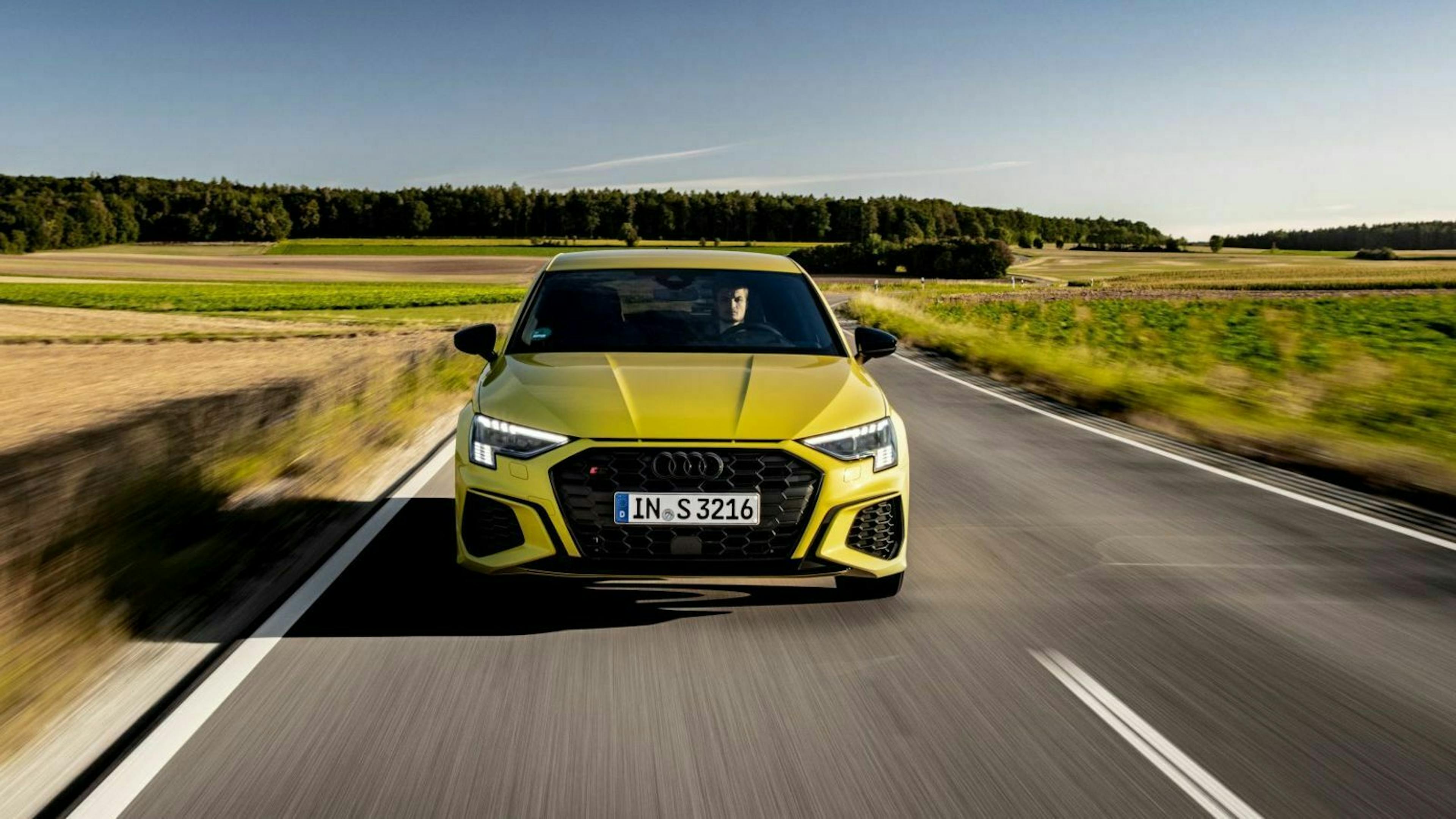 Zu sehen ist die Front des Audi S3 2020