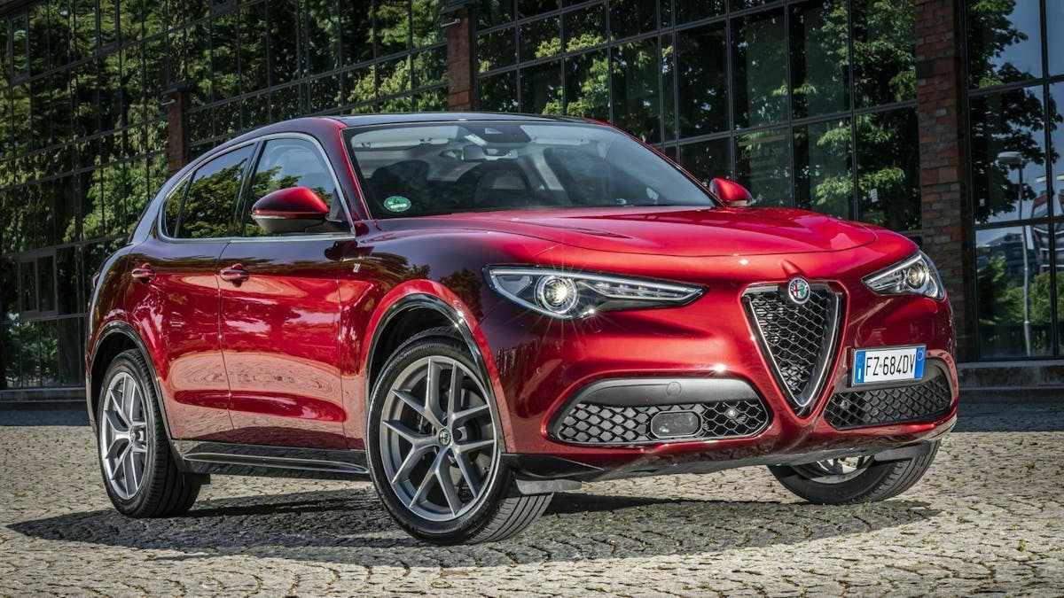 Zu sehen ist der Alfa Romeo Stelvio von vorne