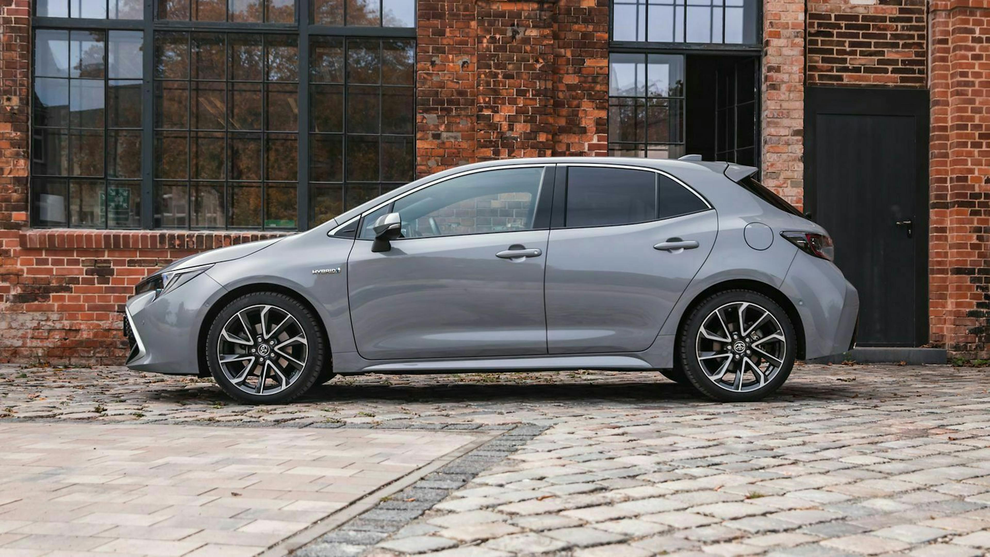 Toyota Corolla 2.0 Hybrid Seitenansicht