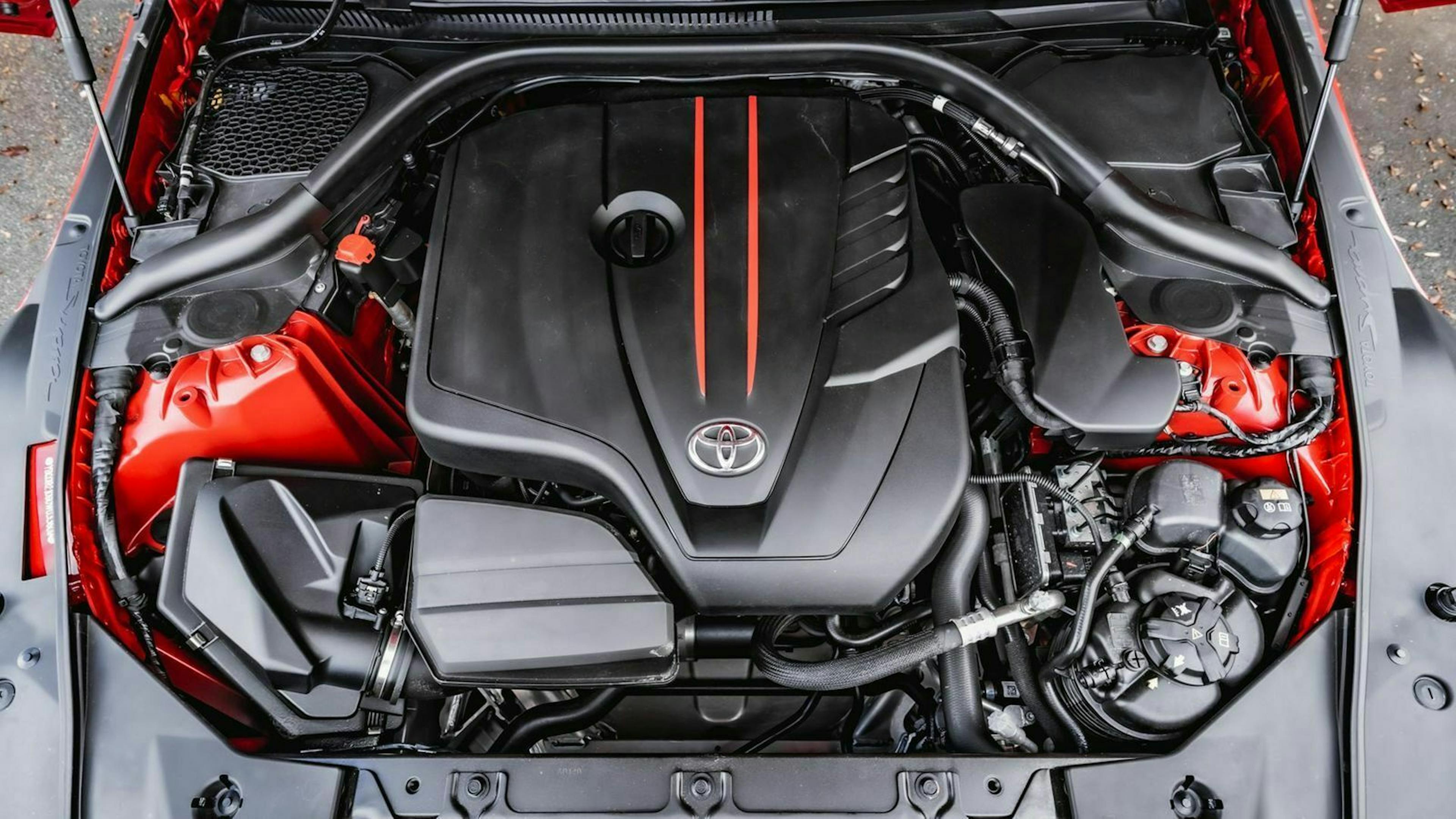 Zu sehen ist der Motor des Toyota Supra Mk5 