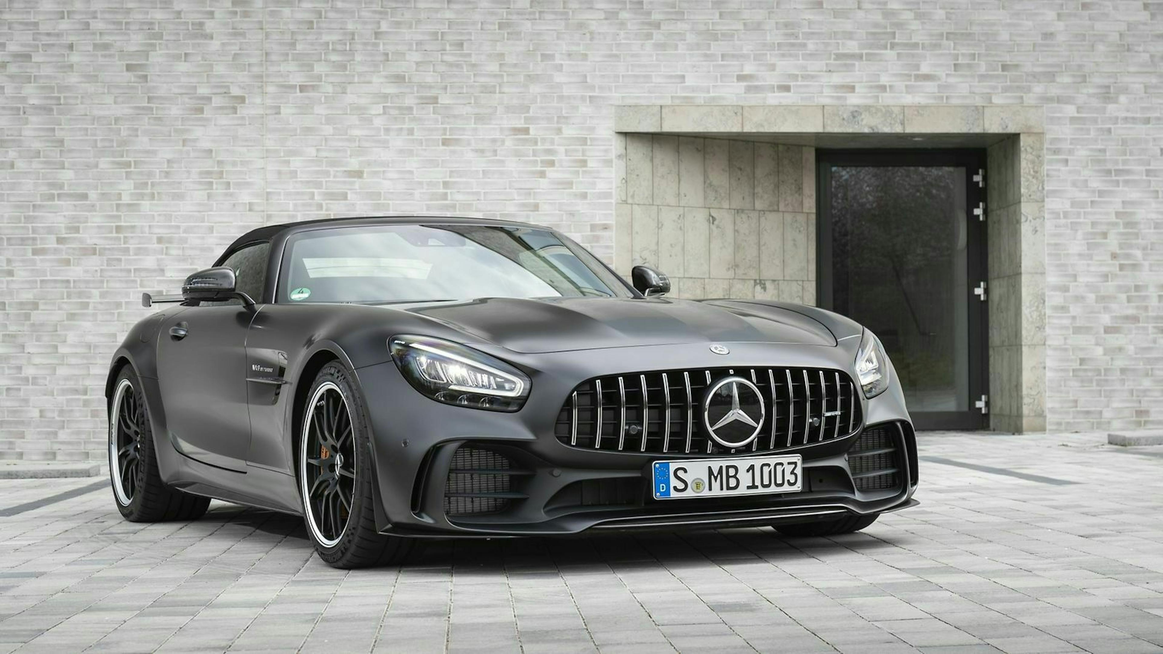 Mercedes-AMG GT in der Frontansicht, stehend