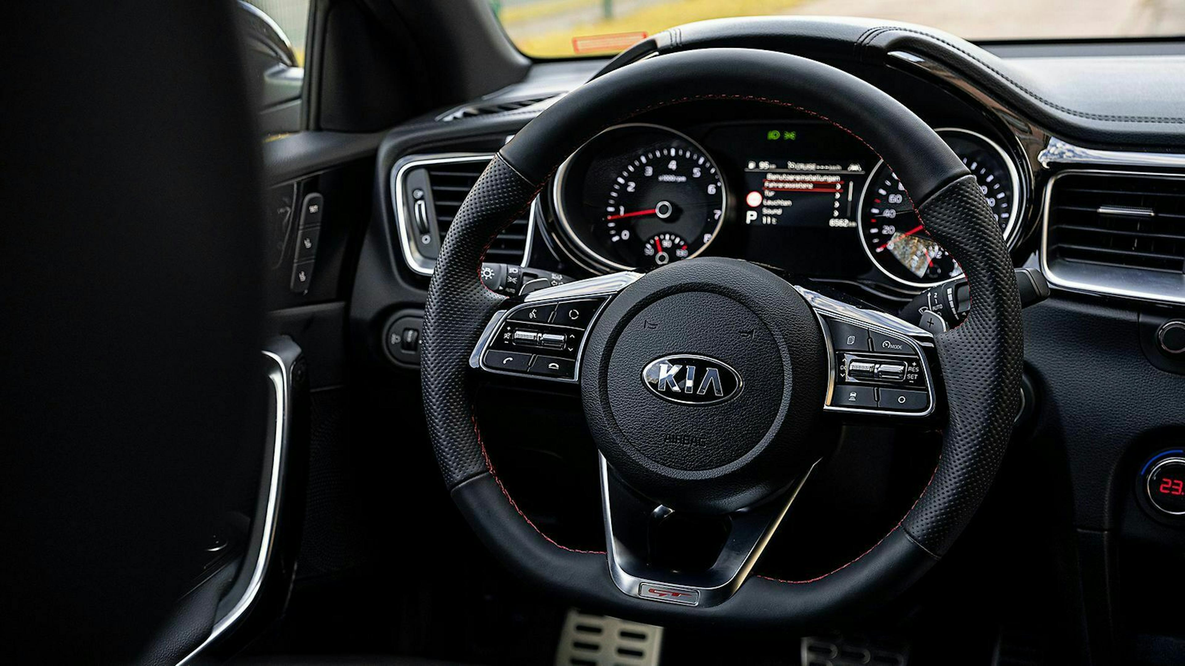 Kia Proceed Blick auf Armaturenbrett vom Rücksitz aus