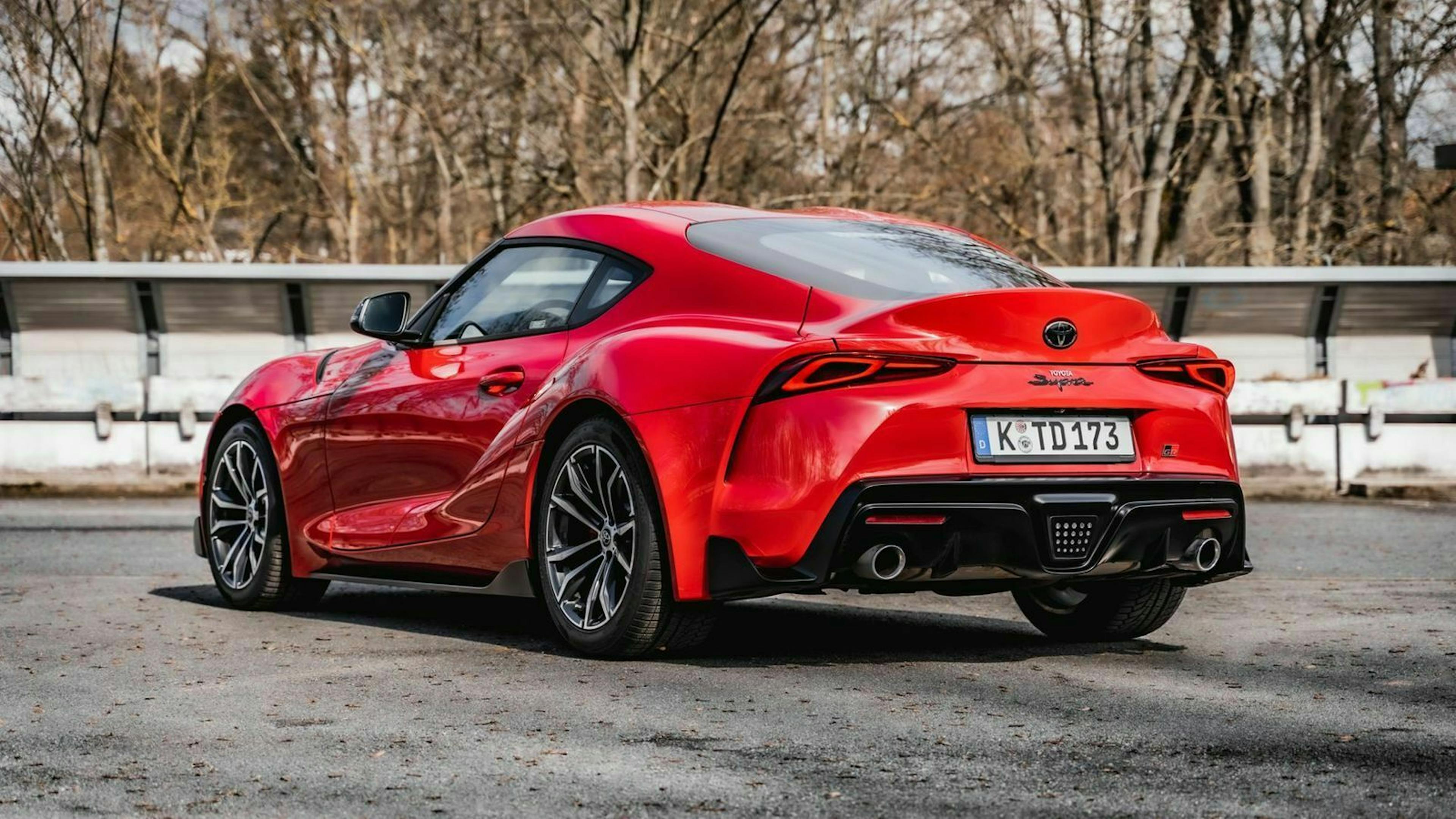 Zu sehen ist der Toyota Supra Mk5 von hinten