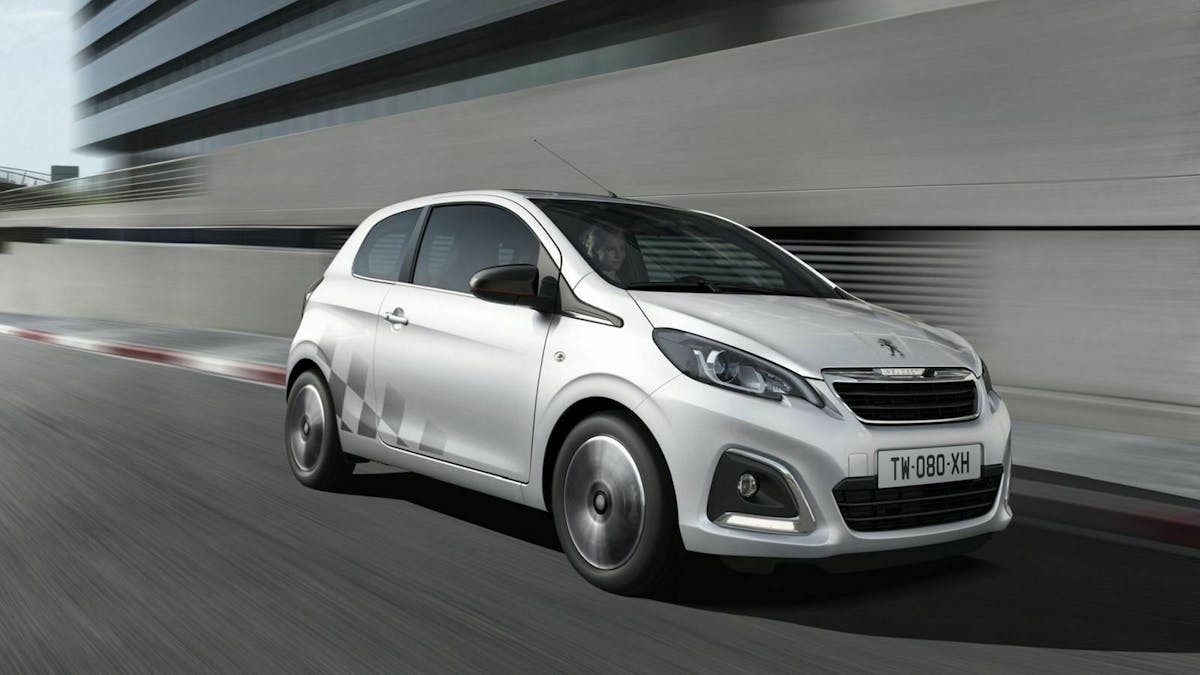 Peugeot 108 in Frontansicht fahrend