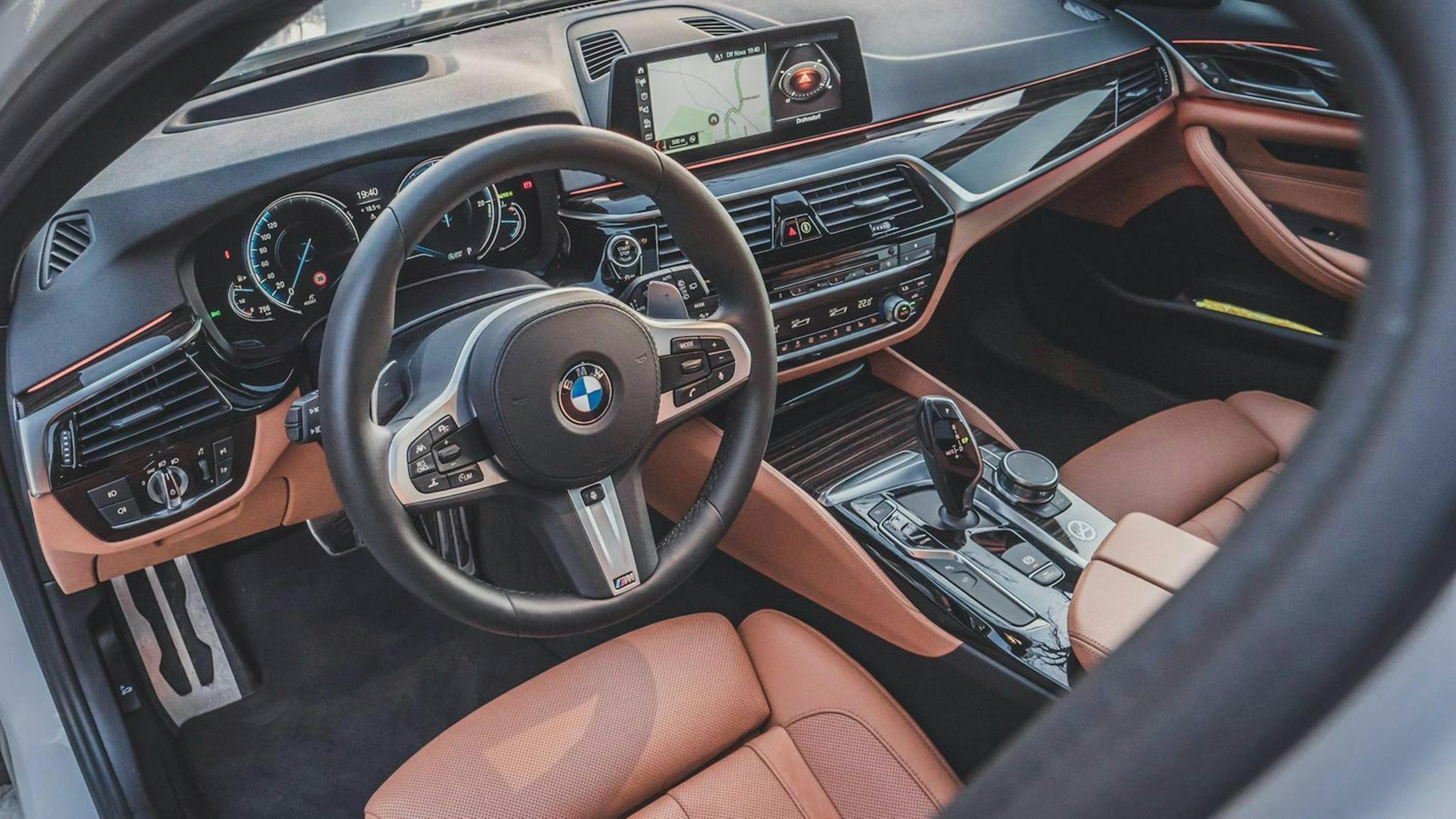 Innenraum eines Autos mit Leder ausgestattet