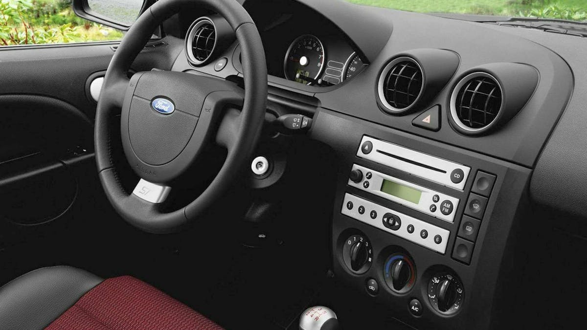 Ford-Fiesta_ST-2005-Cockpit